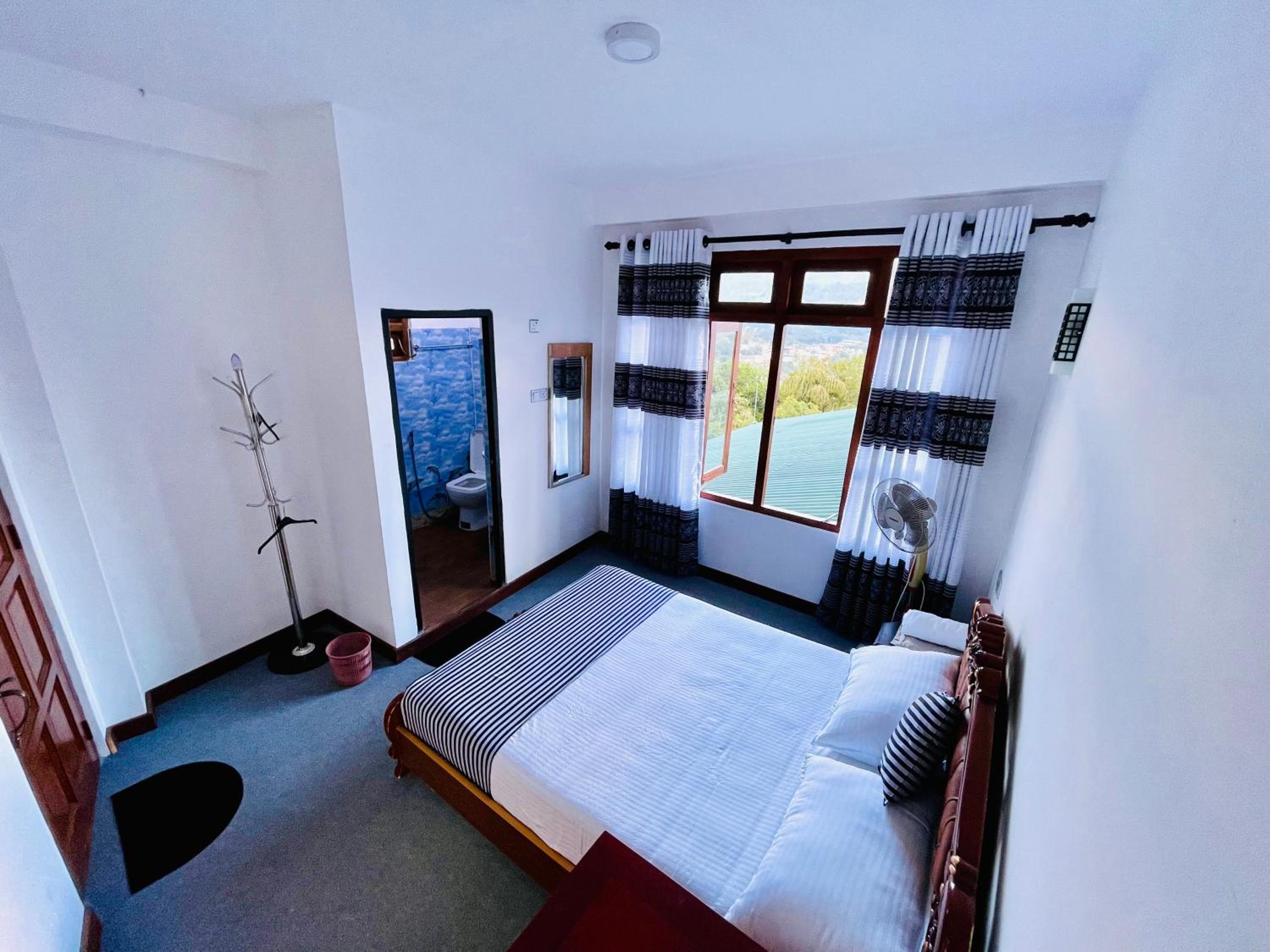 Deluxe Room (2 Adults + 1 Child) photo 3