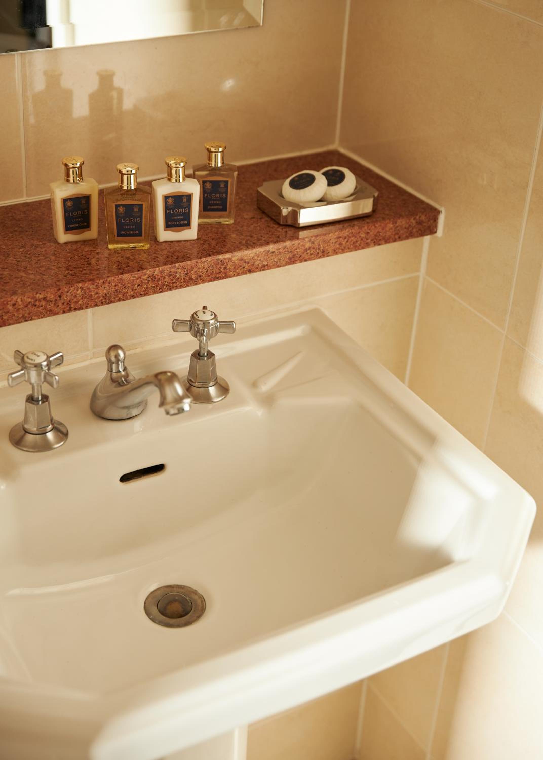 Double Room - Photo 9
