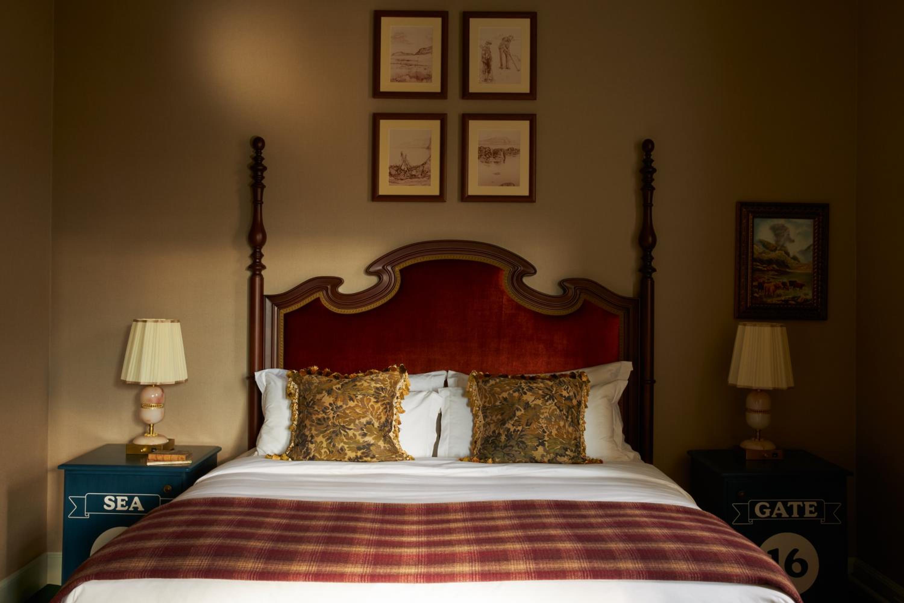 Deluxe Suite with Sea View - Photo 1