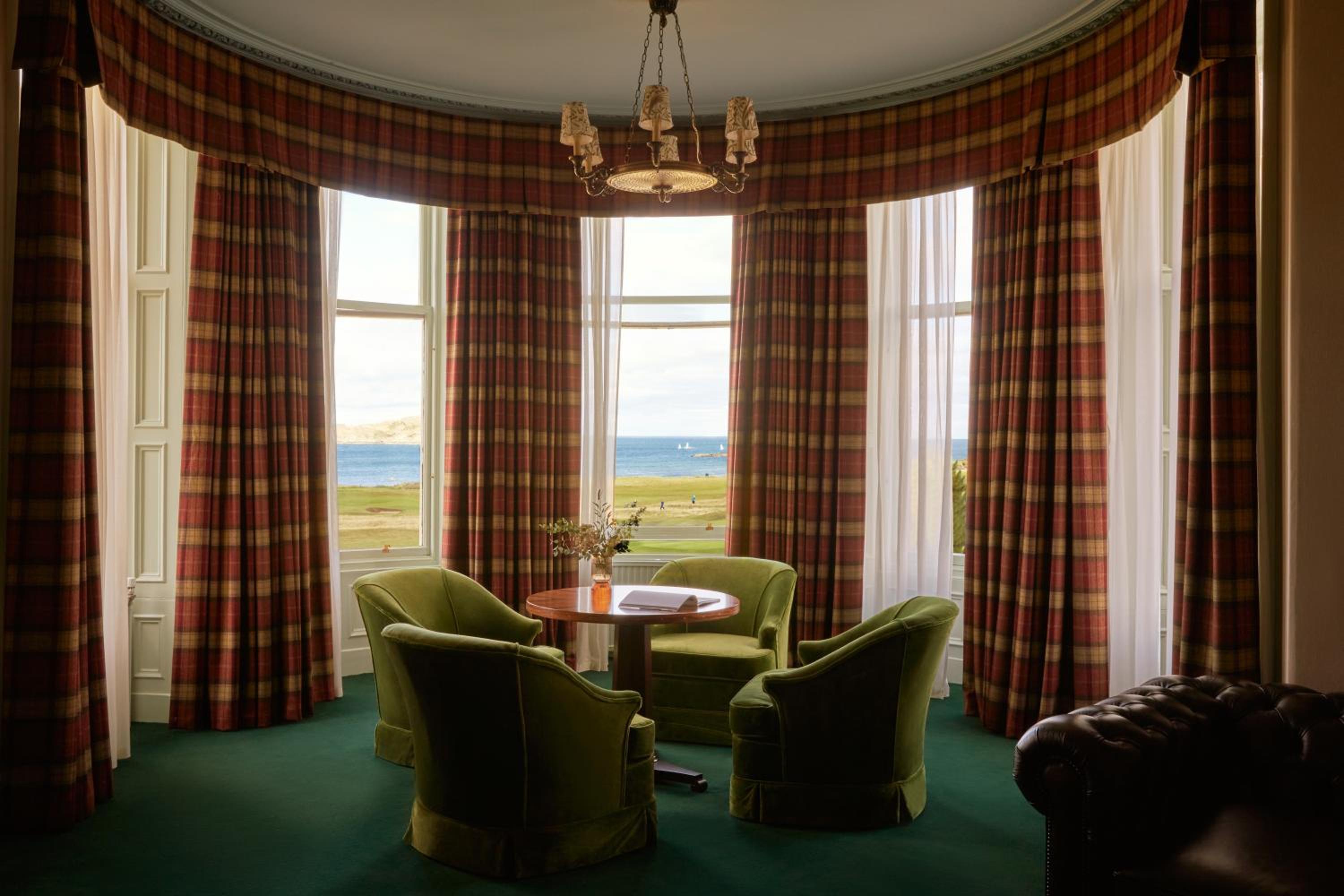 Deluxe Suite with Sea View - Photo 4