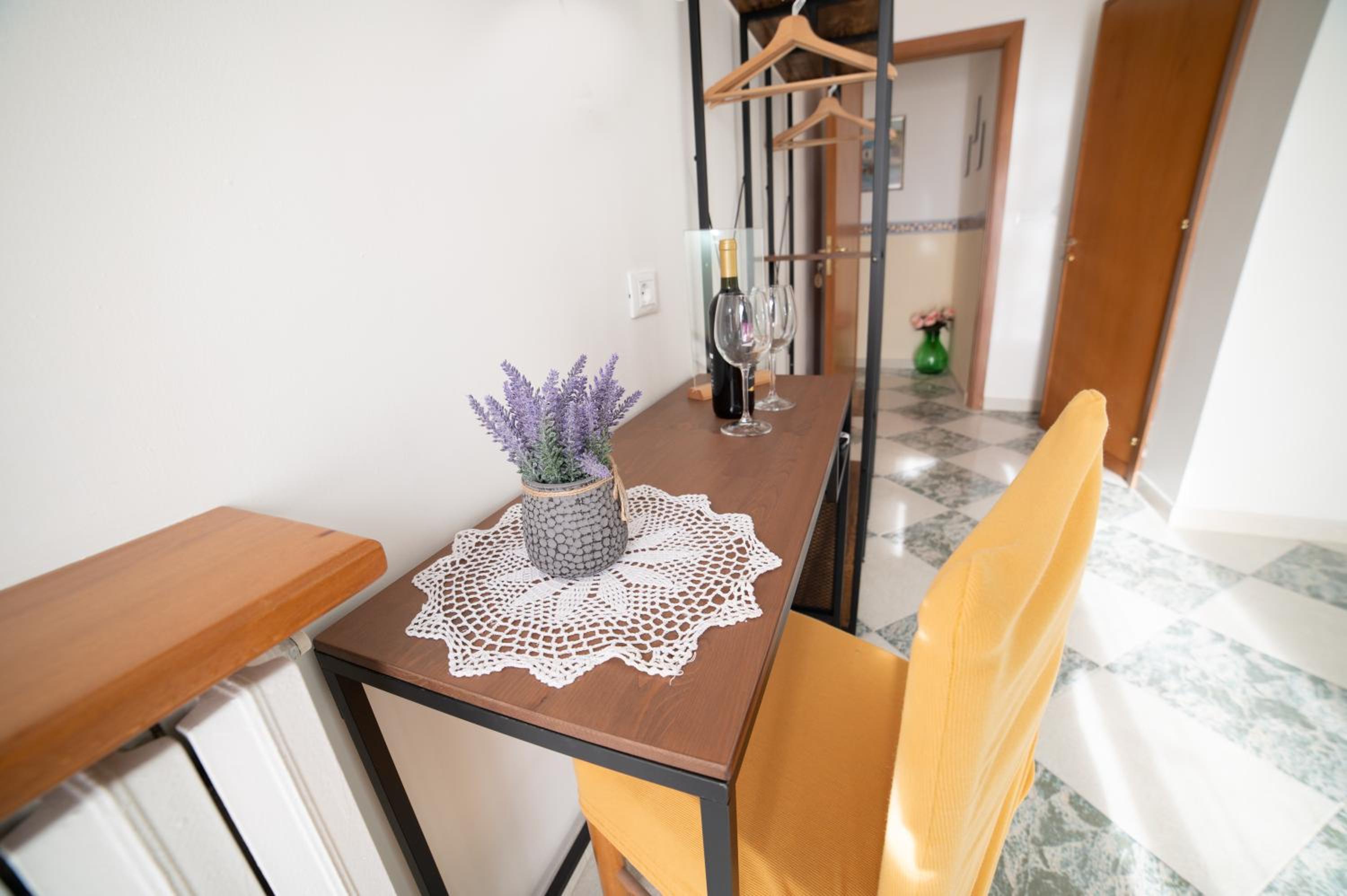 Double Room with Balcony - Photo 2