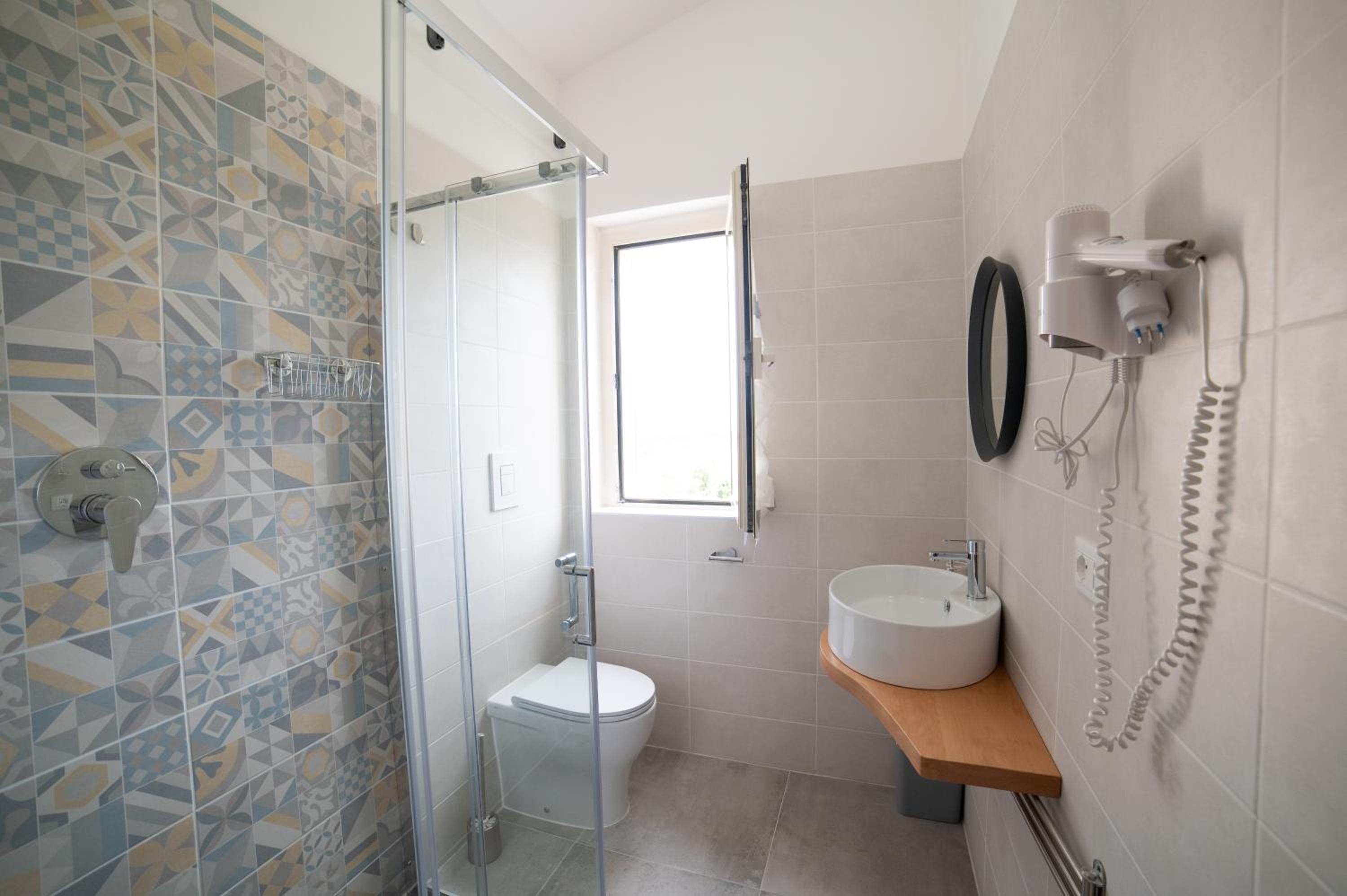 Standard Double Room - Photo 6