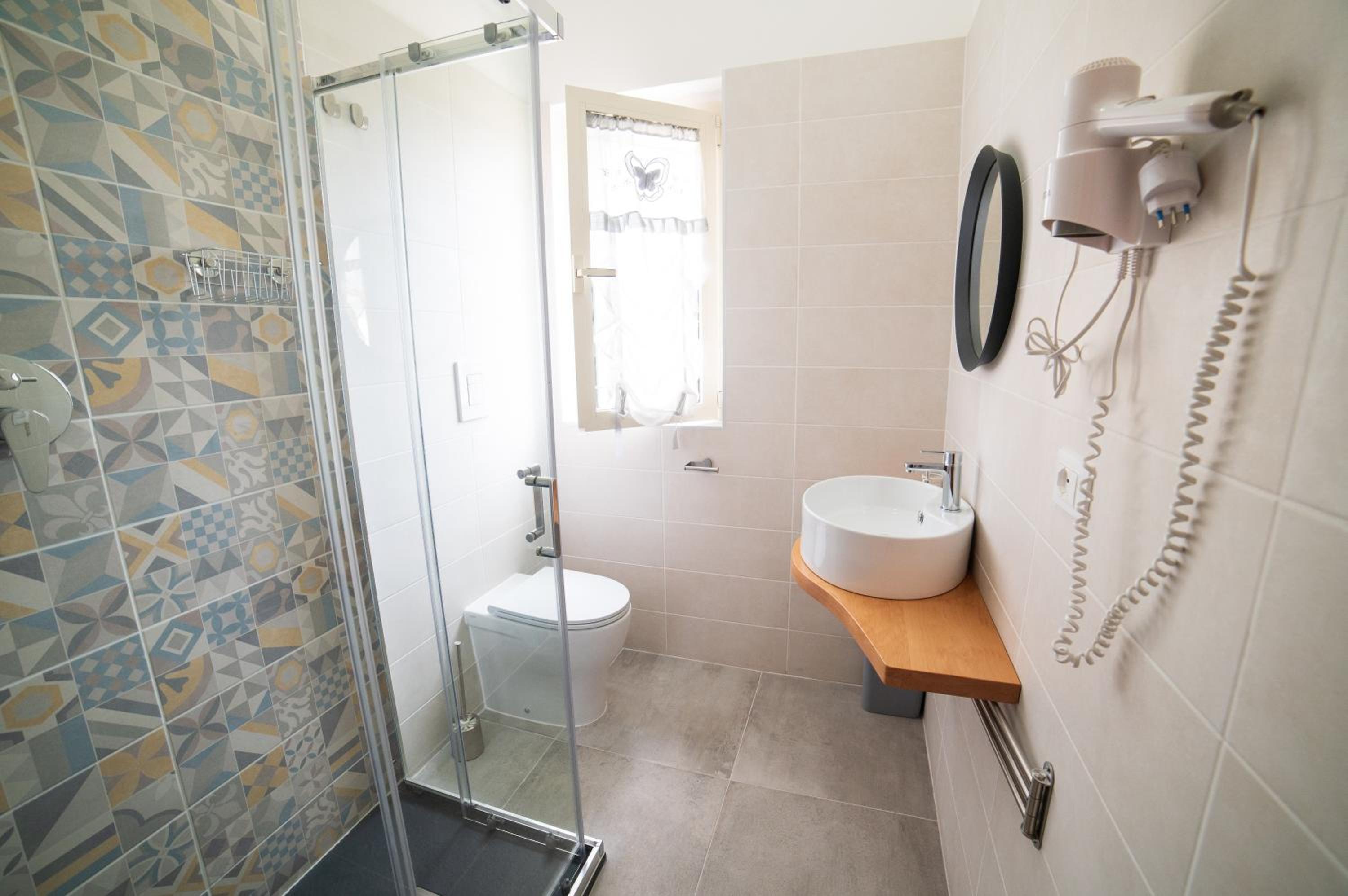 Standard Double Room - Photo 7