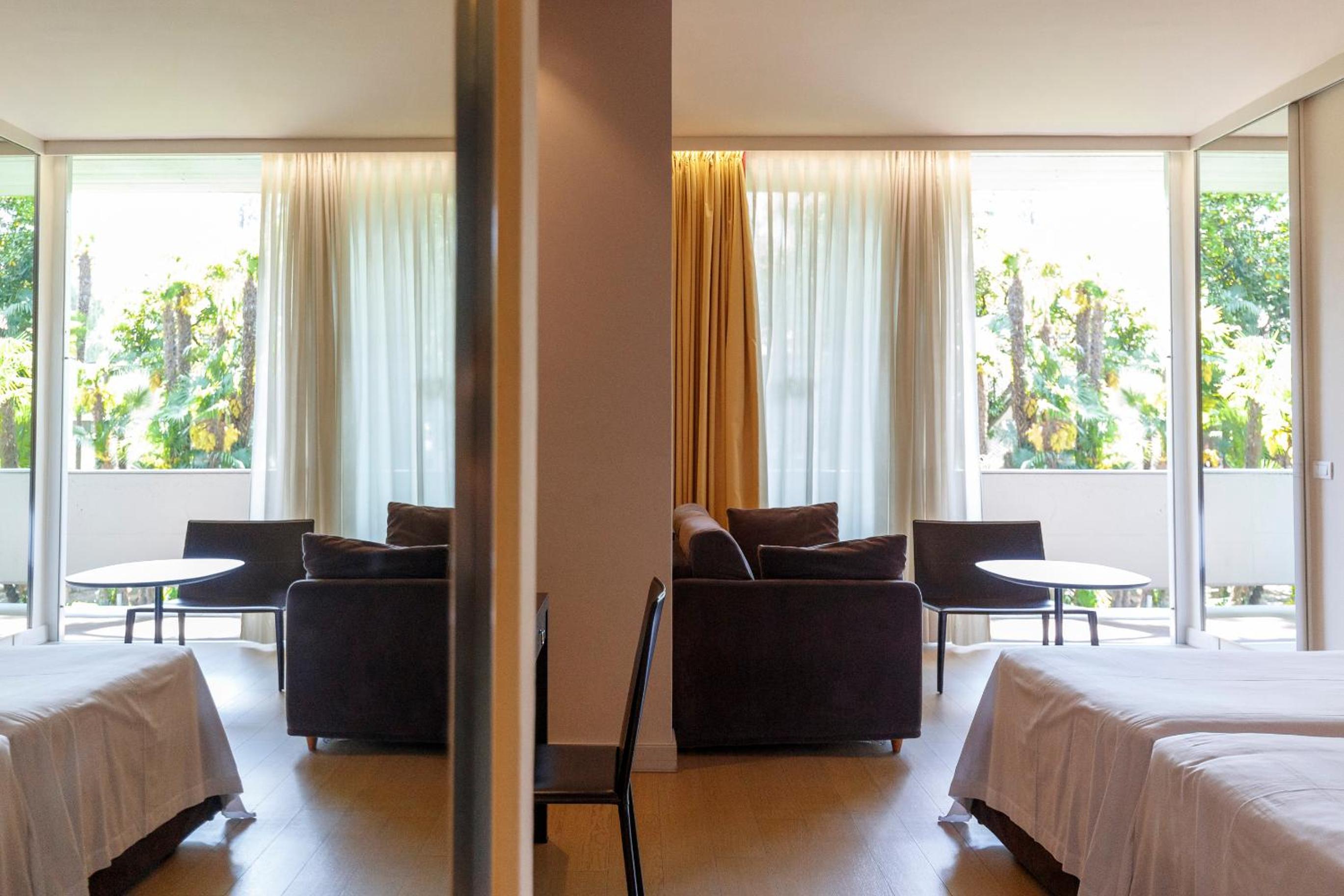Standard Double or Twin Room with Park View - Photo 11