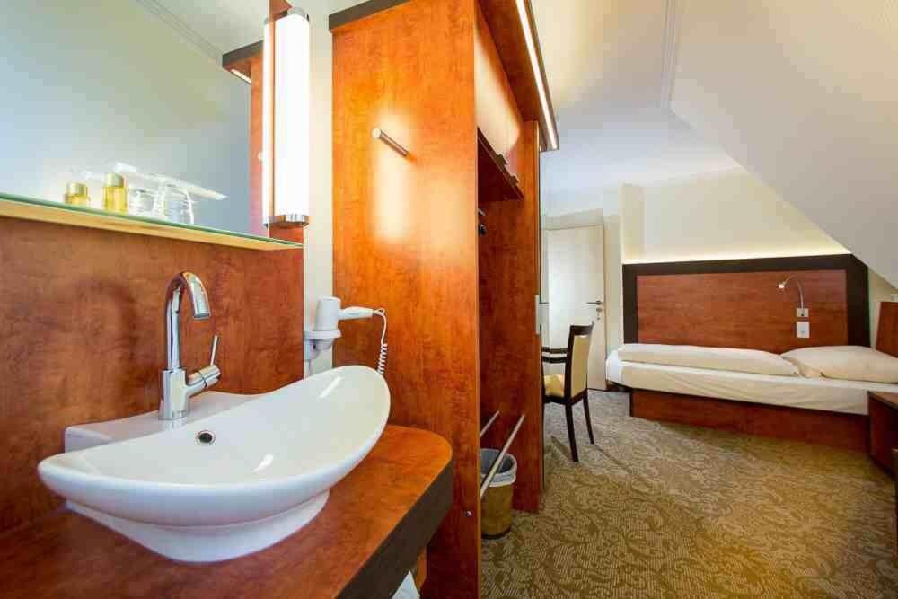 Single Deluxe Room