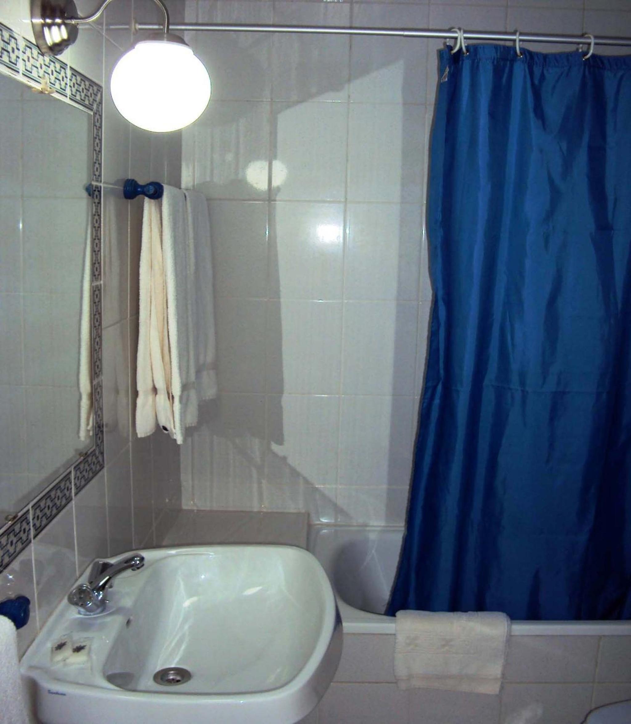 Twin Room - Photo 5