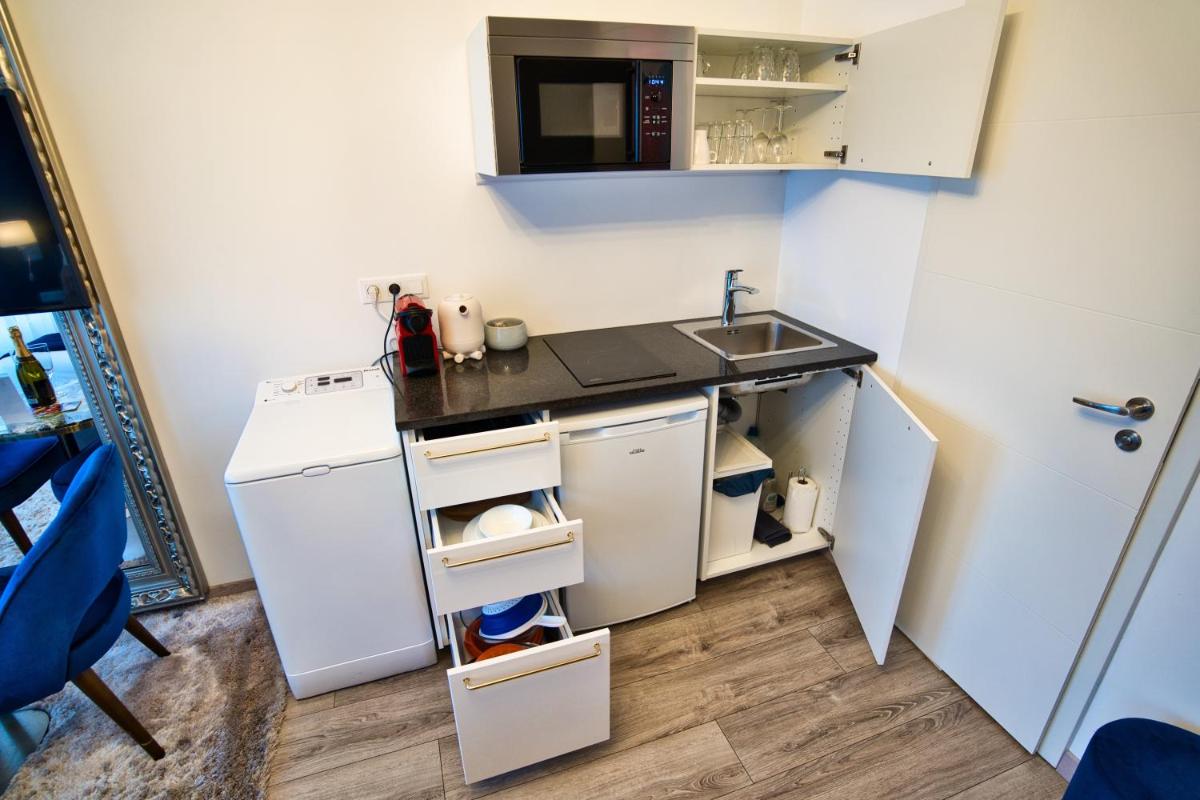 One-Bedroom Apartment - Photo 3