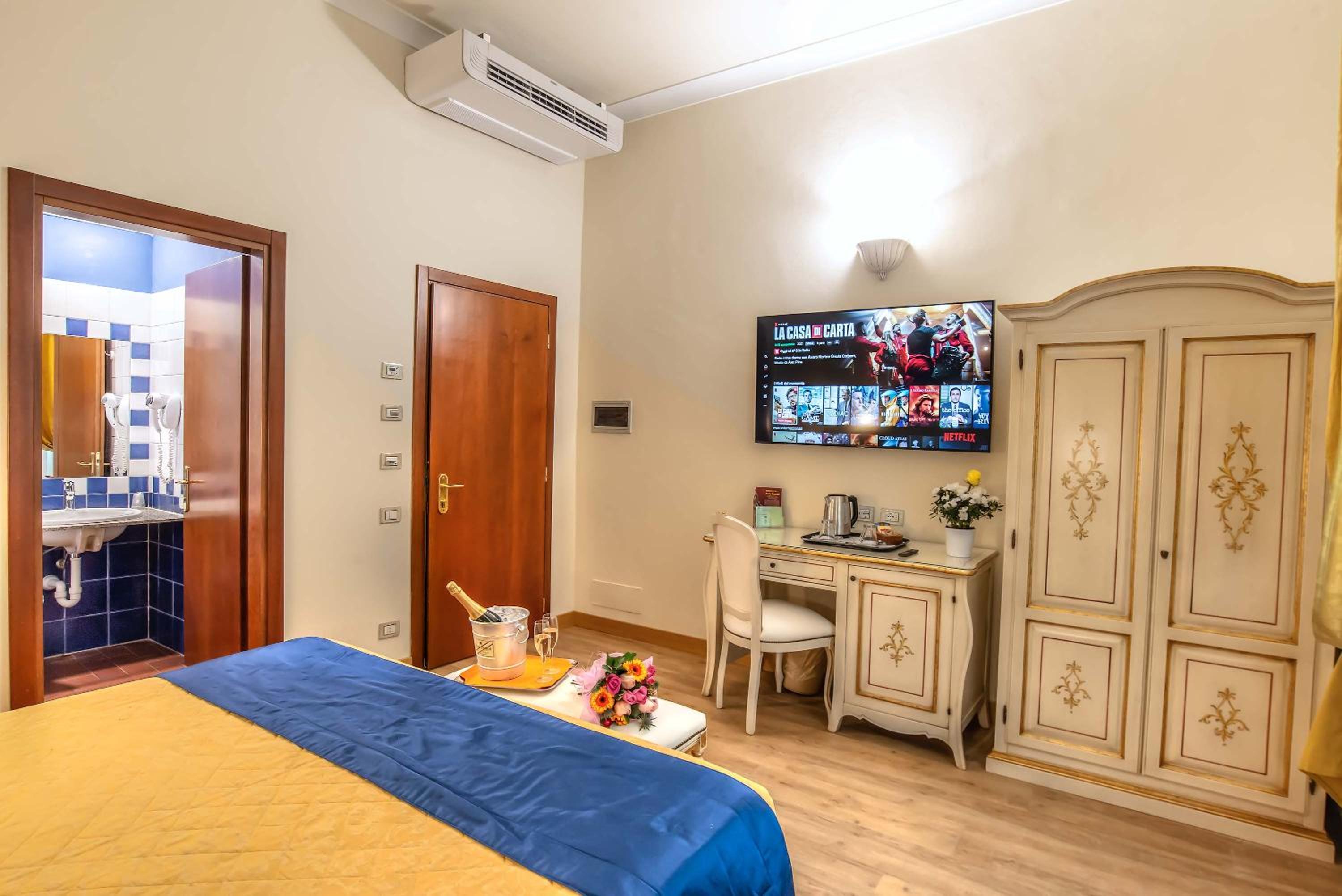 Double or Twin Room - Photo 3