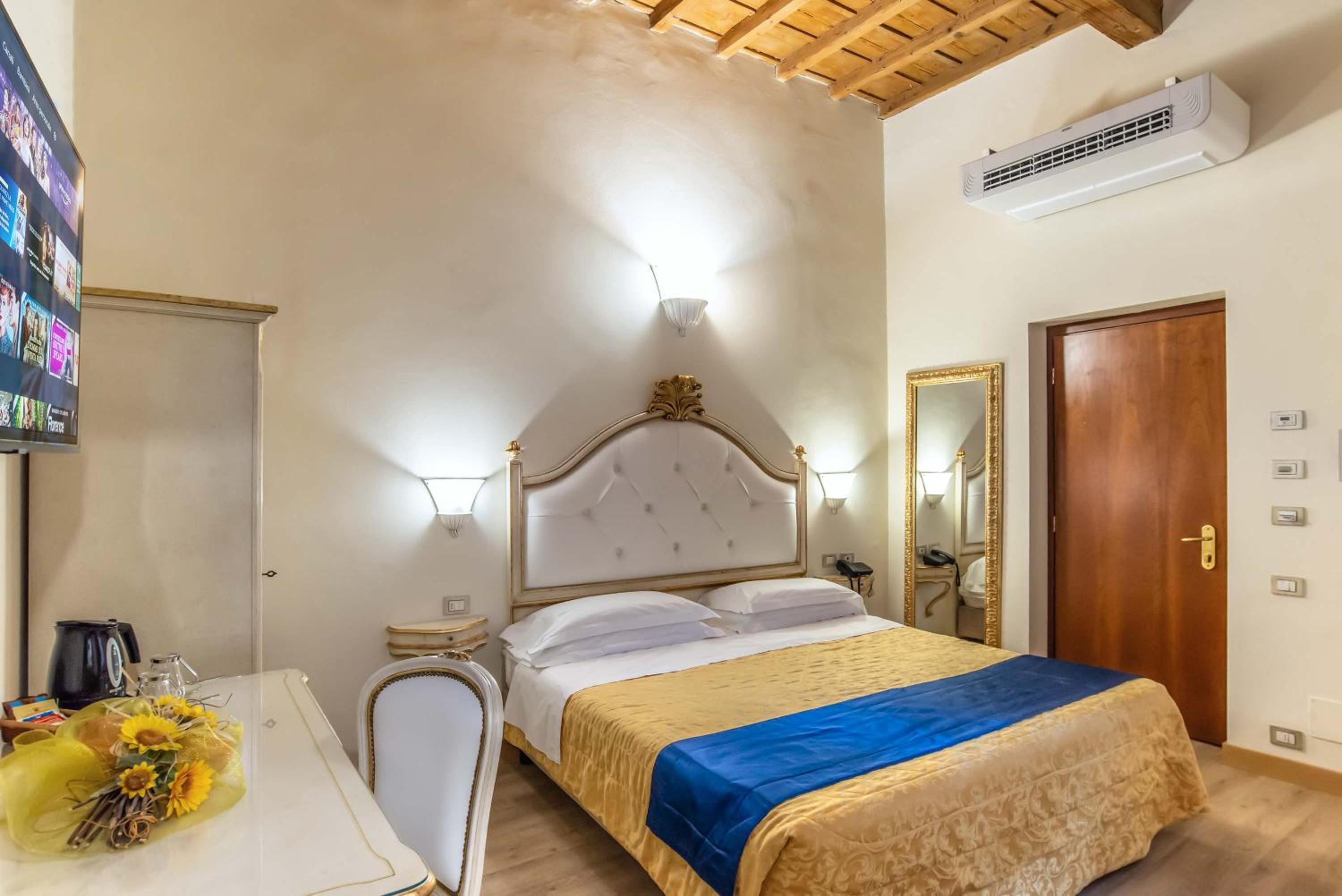 Double or Twin Room - Photo 9
