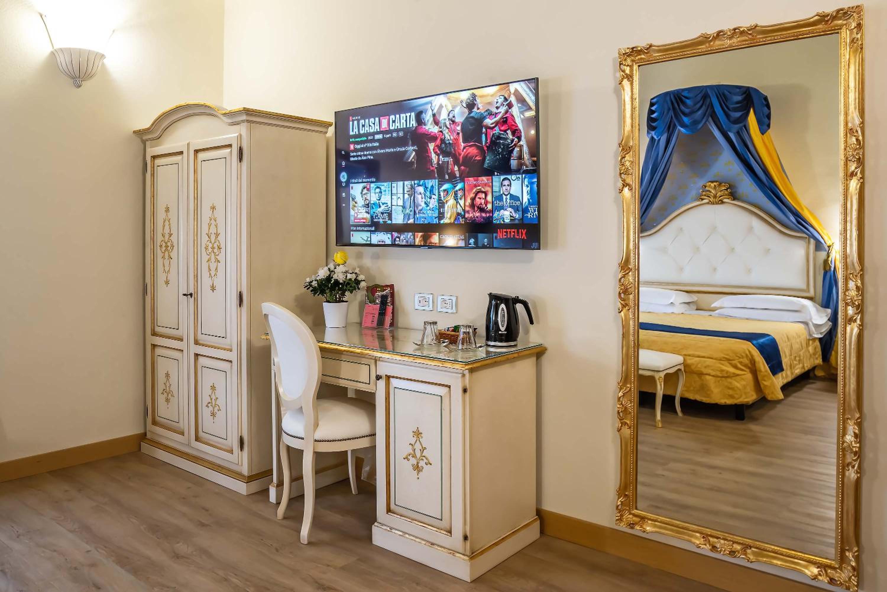 Double or Twin Room - Photo 7