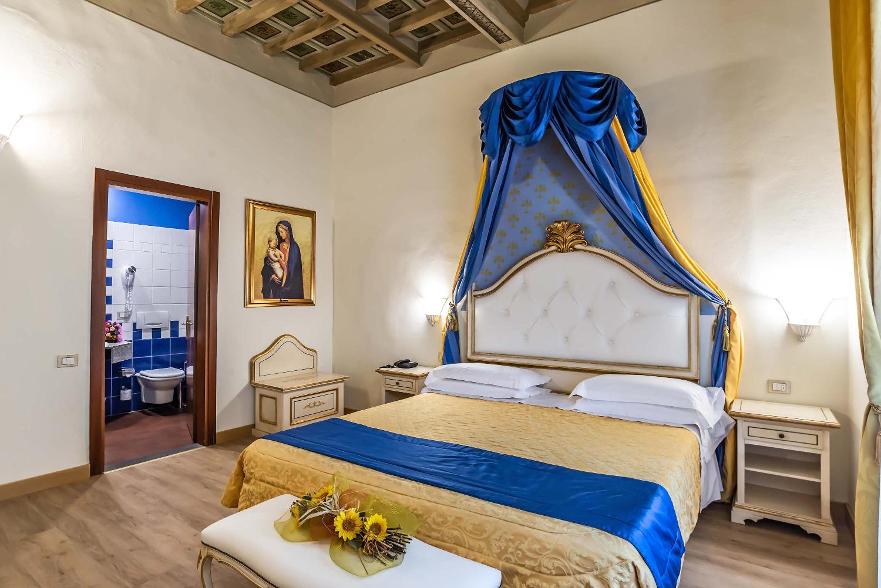 Double or Twin Room - Photo 8