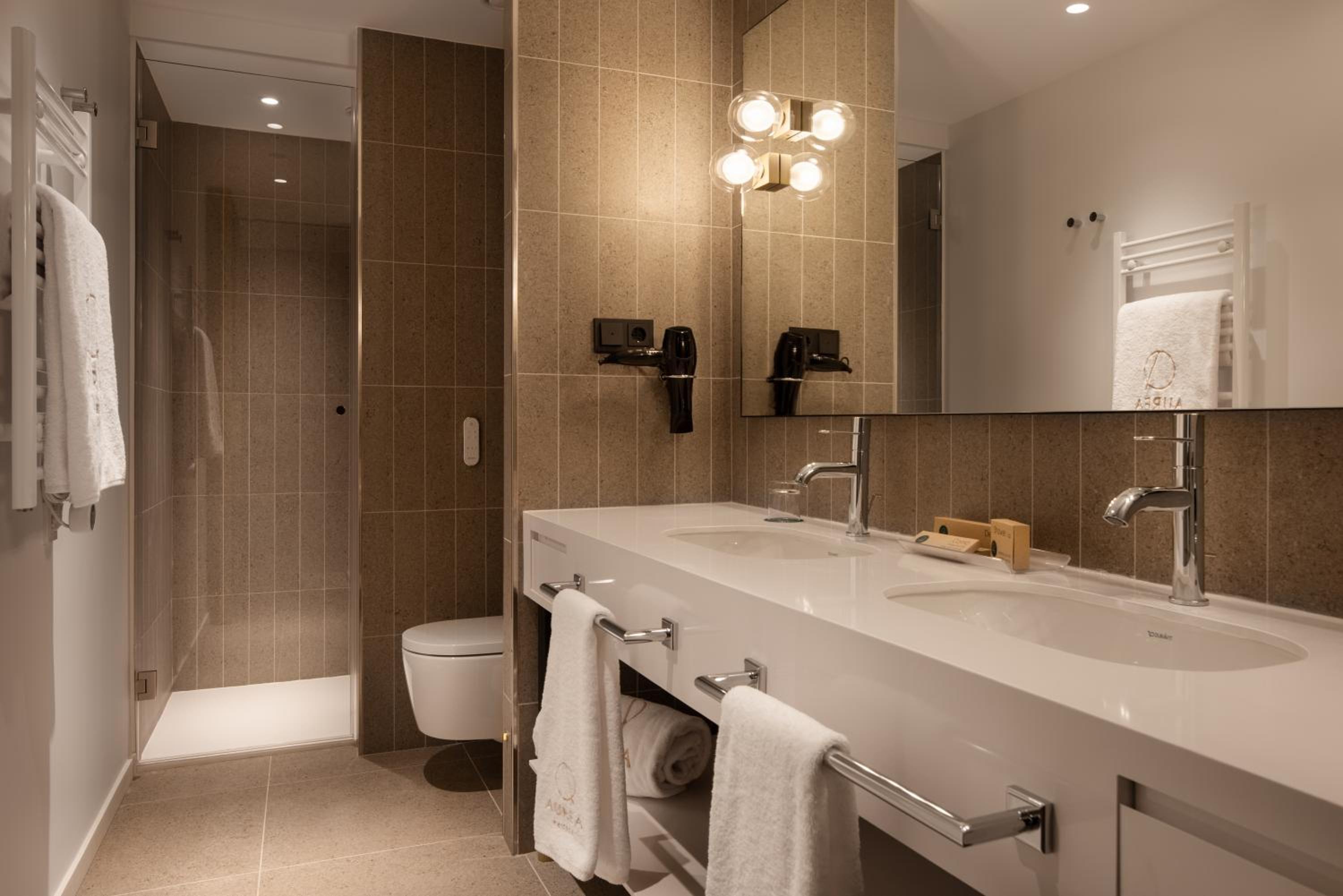 Duplex Suite - Photo 2