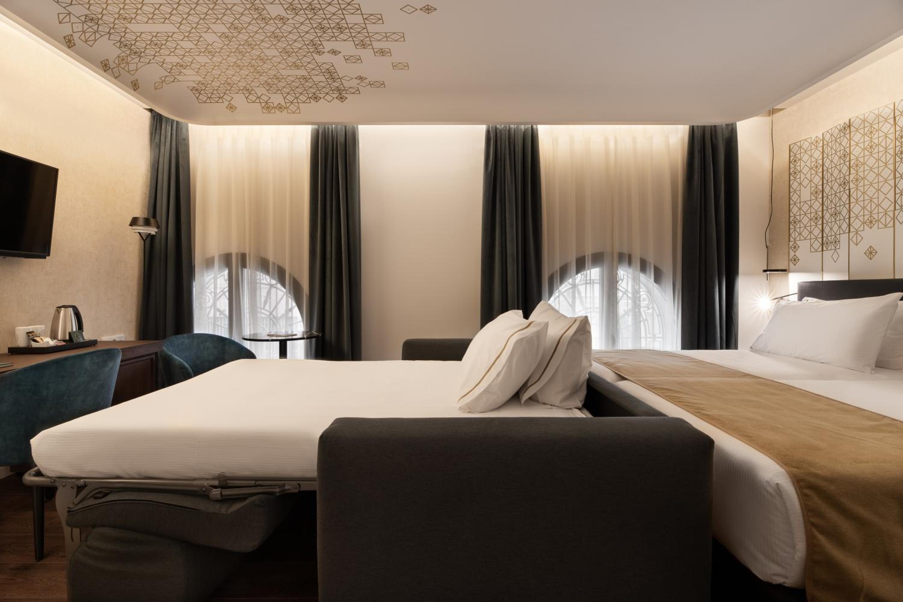 Deluxe Double Room - Photo 8