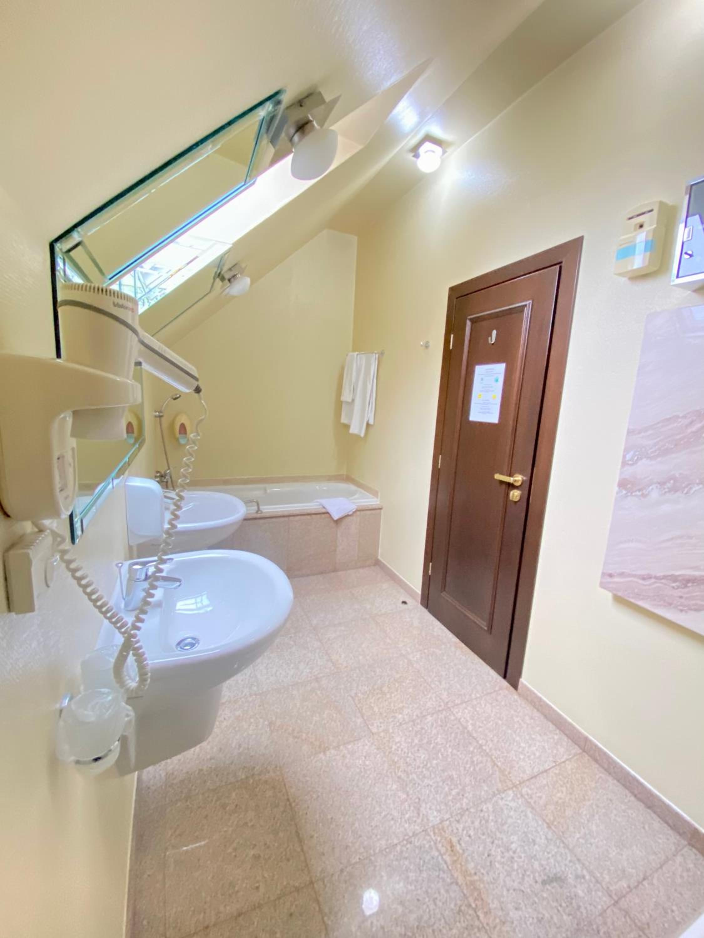 Family Suite - Photo 9