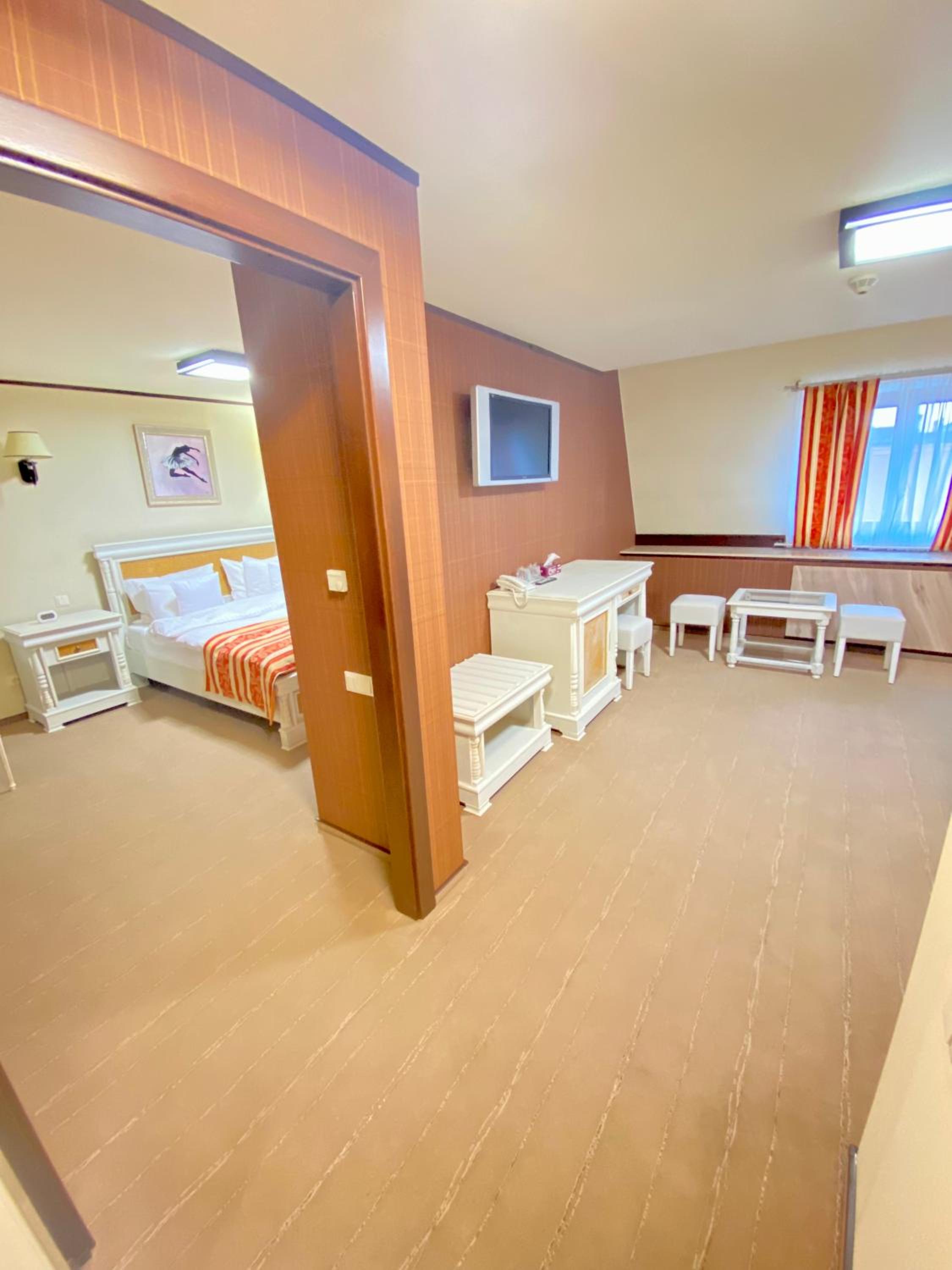 Family Suite - Photo 7