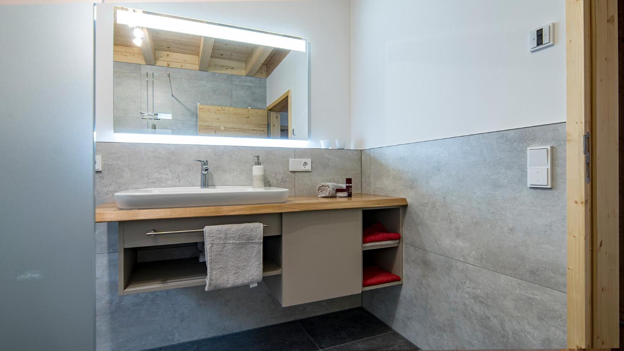 Two-Bedroom Deluxe Apartment with Garden View photo 2
