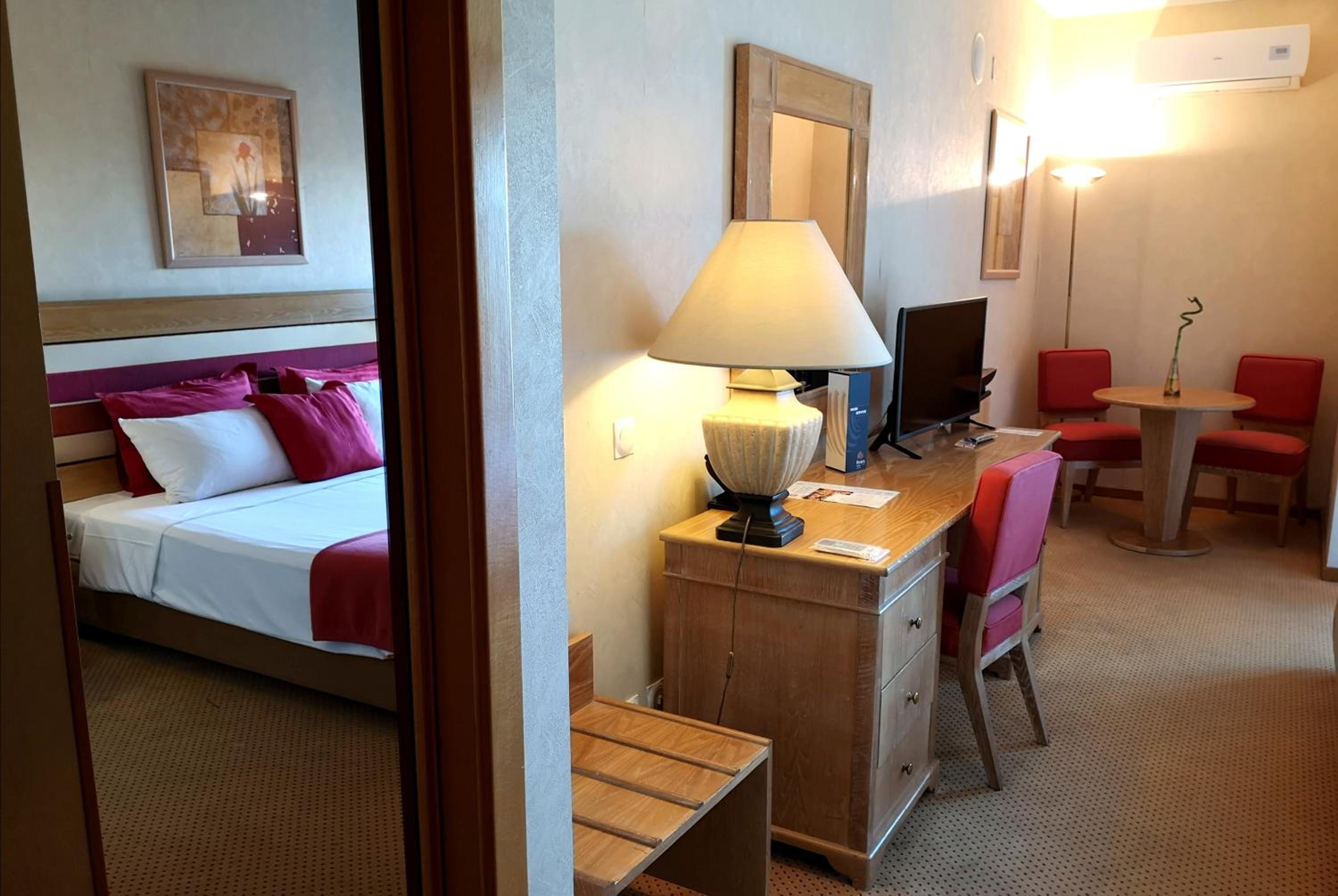 Suite - Photo 1
