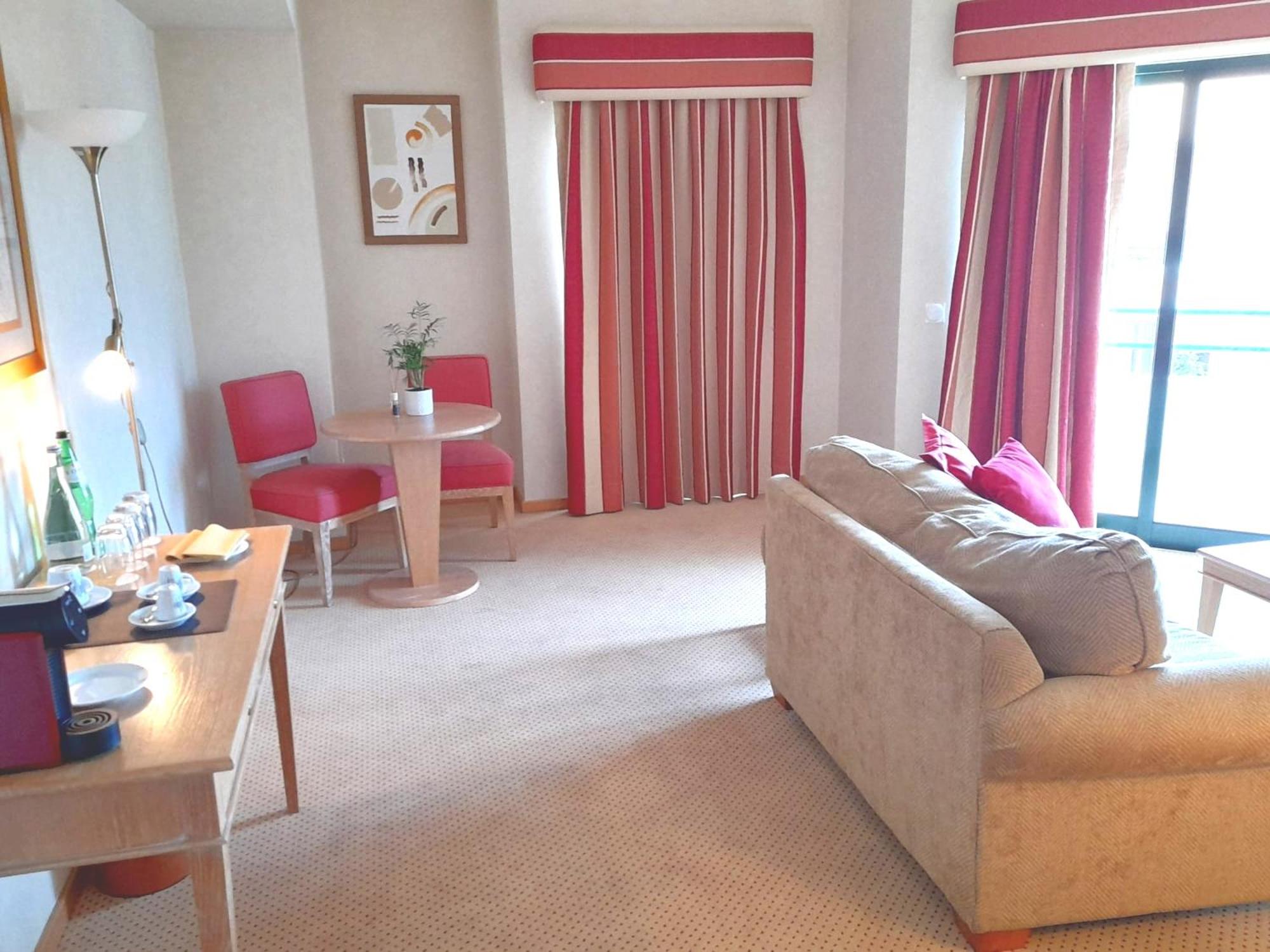 Suite - Photo 3