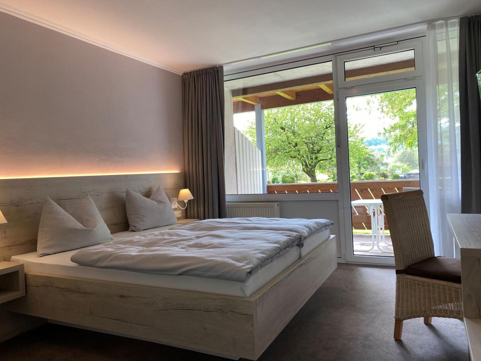 Double Room with Balcony - Photo 5