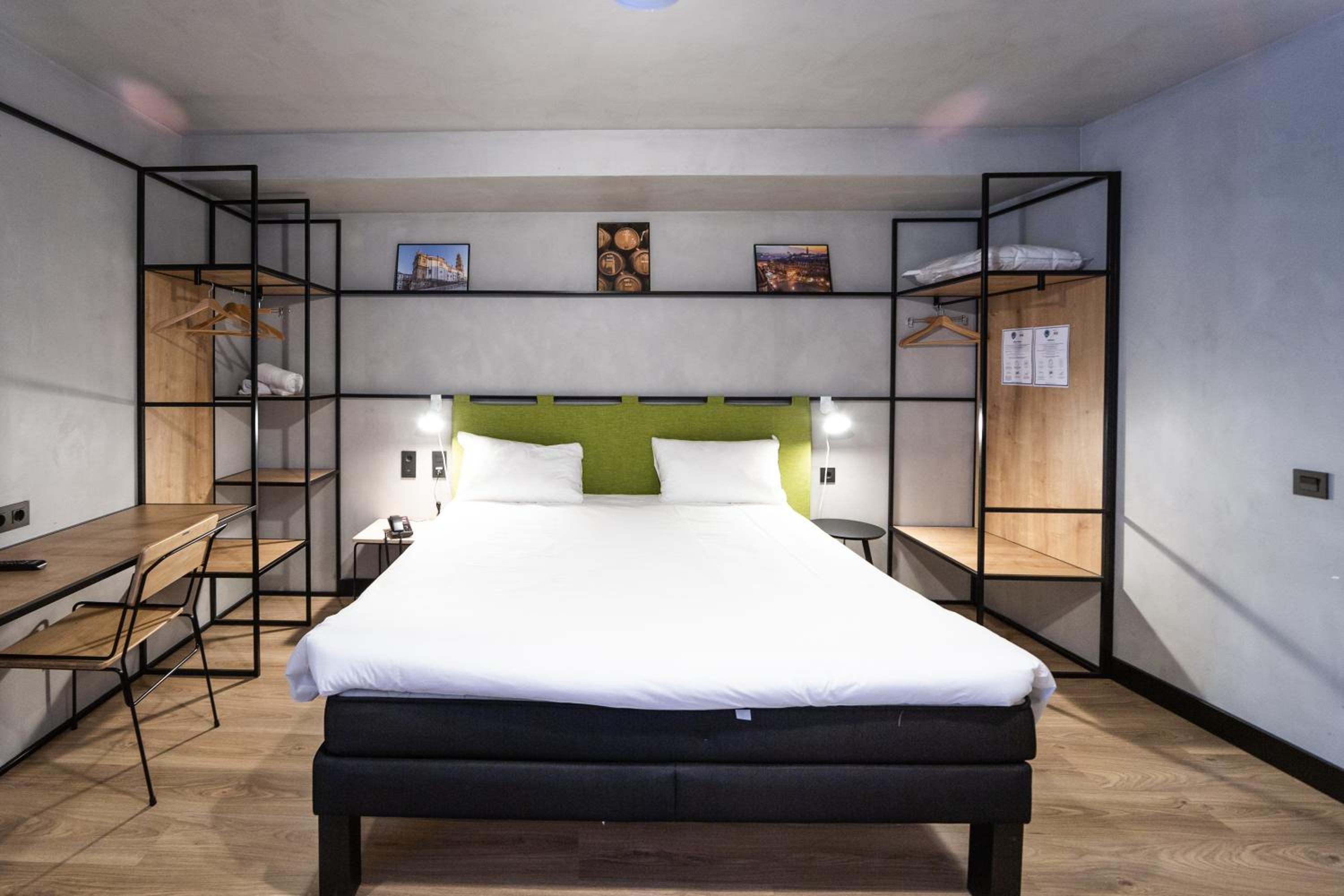 Family Room with double bed and sofa bed thumbnail 5