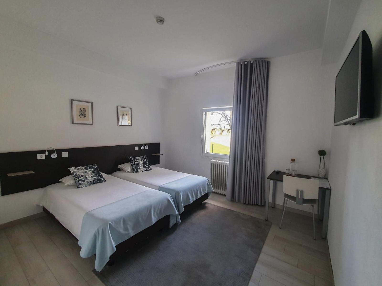Twin Room - Disability Access - Photo 2