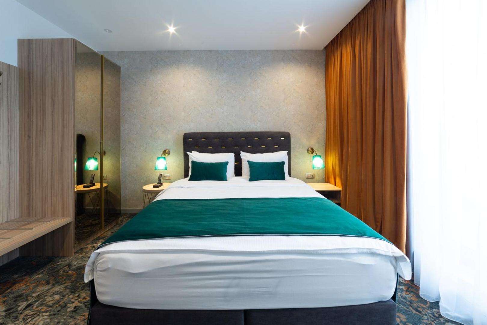Queen Room - Photo 21