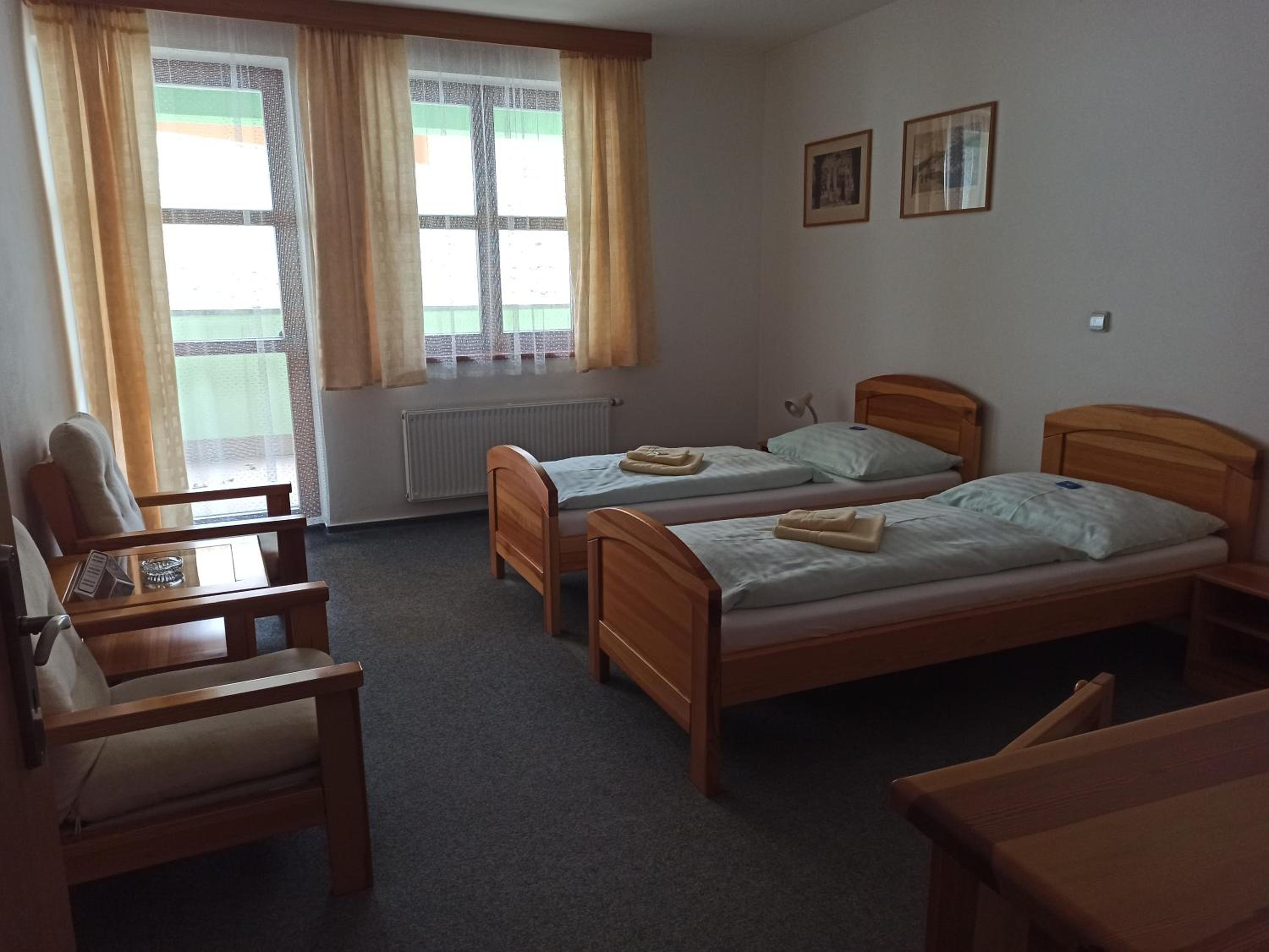 Twin Room with Bathroom photo 1