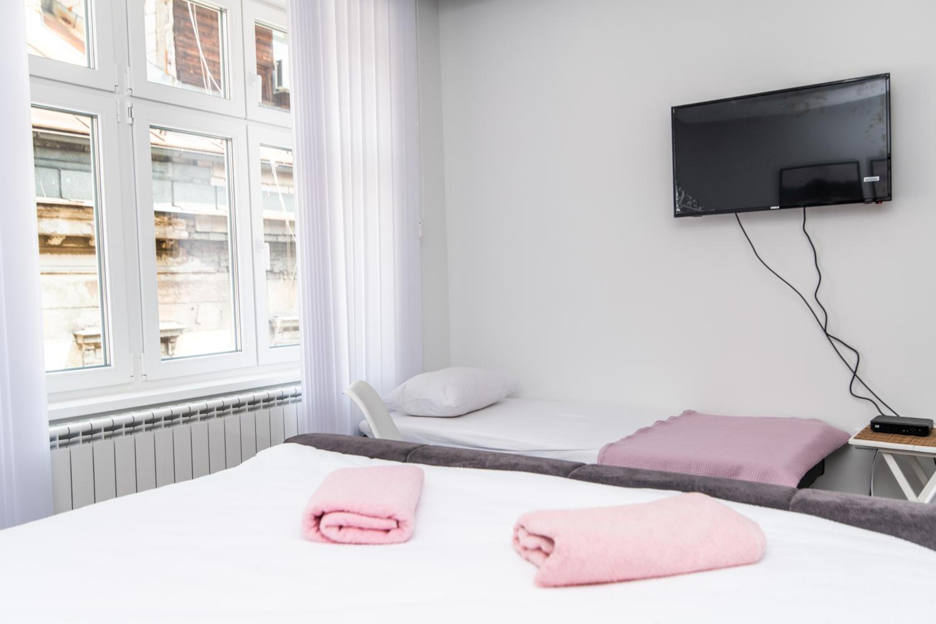 Studio Apartment - Photo 3