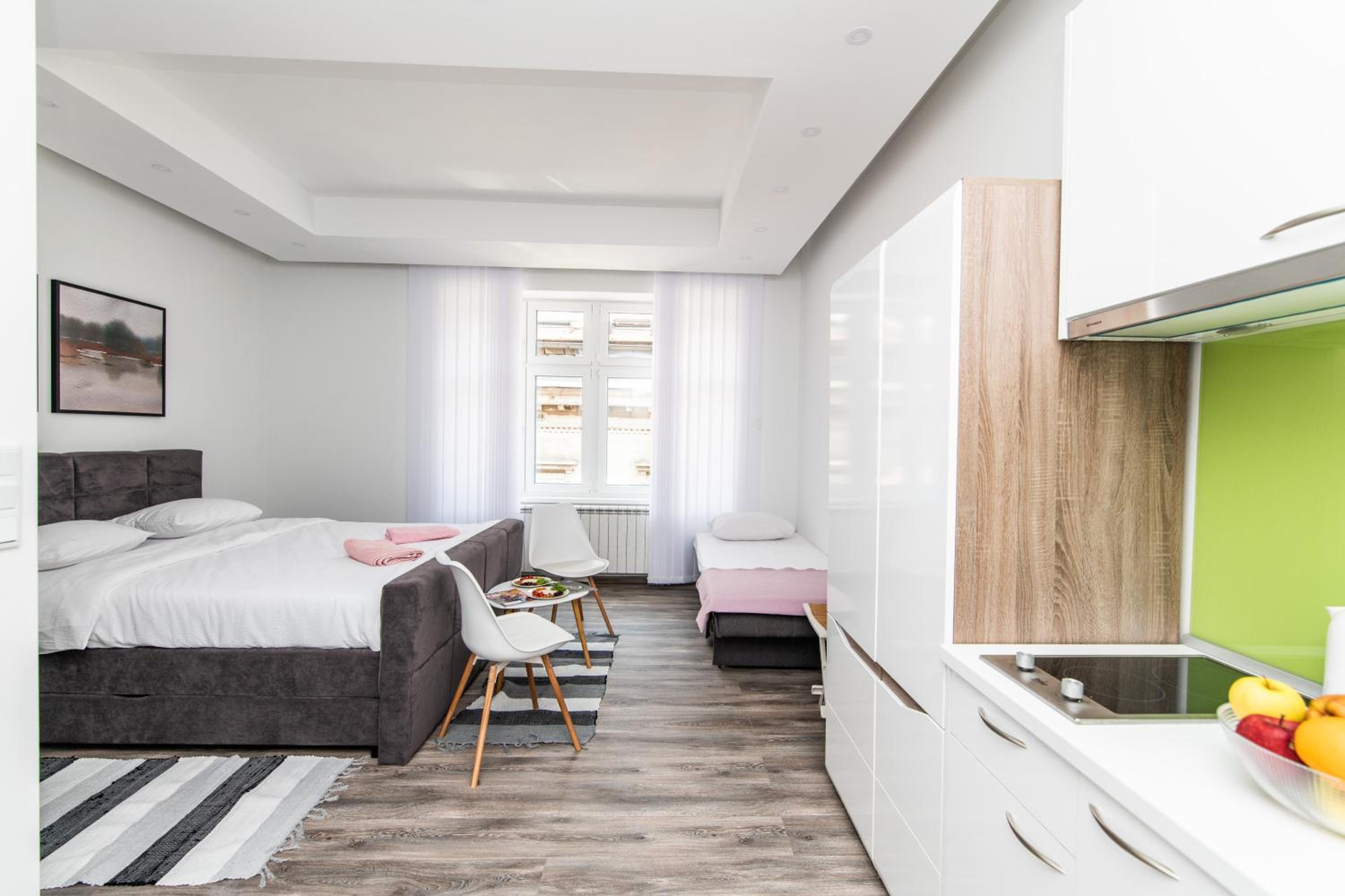 Studio Apartment - Photo 4