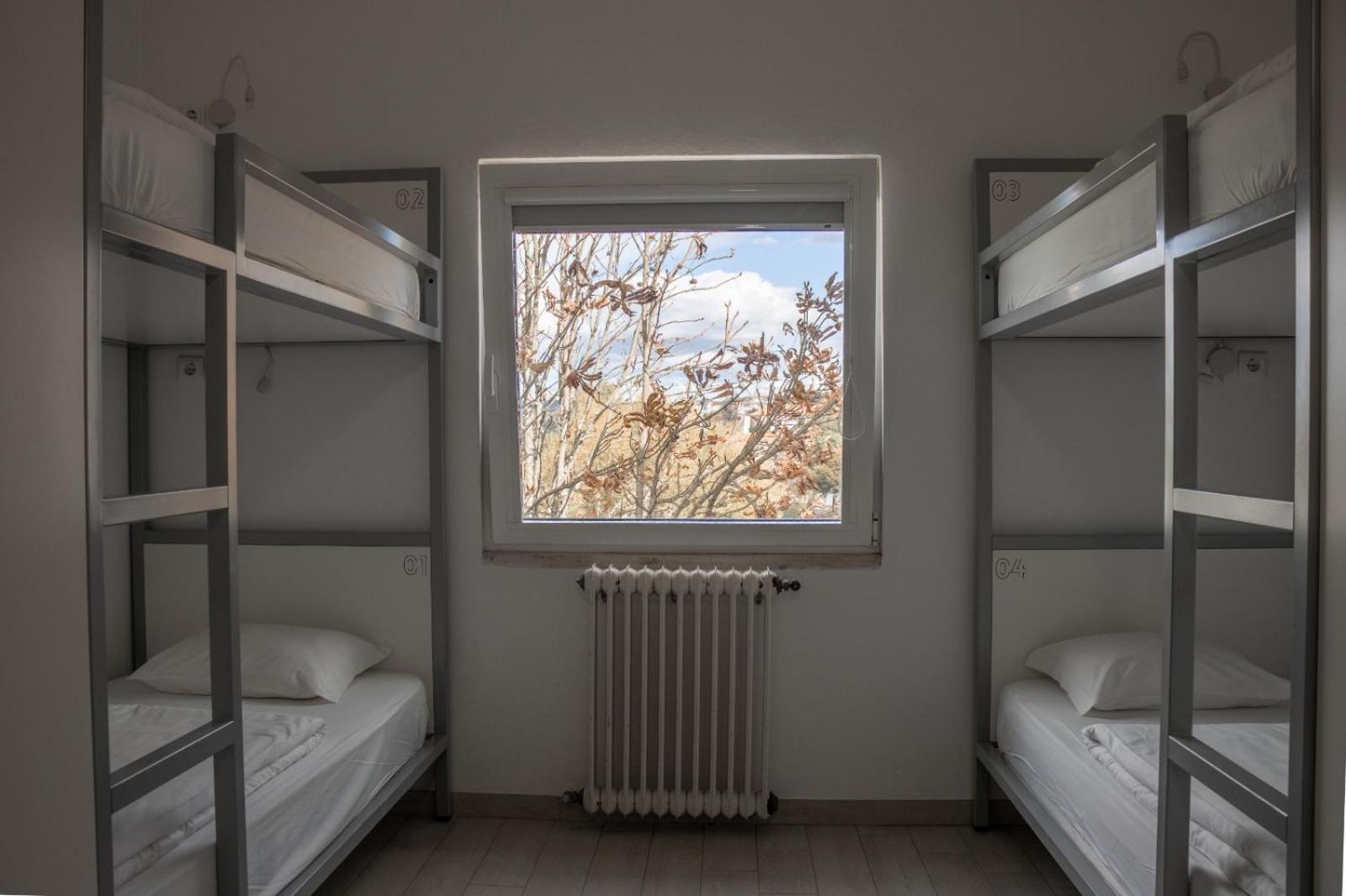 Male Quadruple Room with Shared Bathroom photo 3