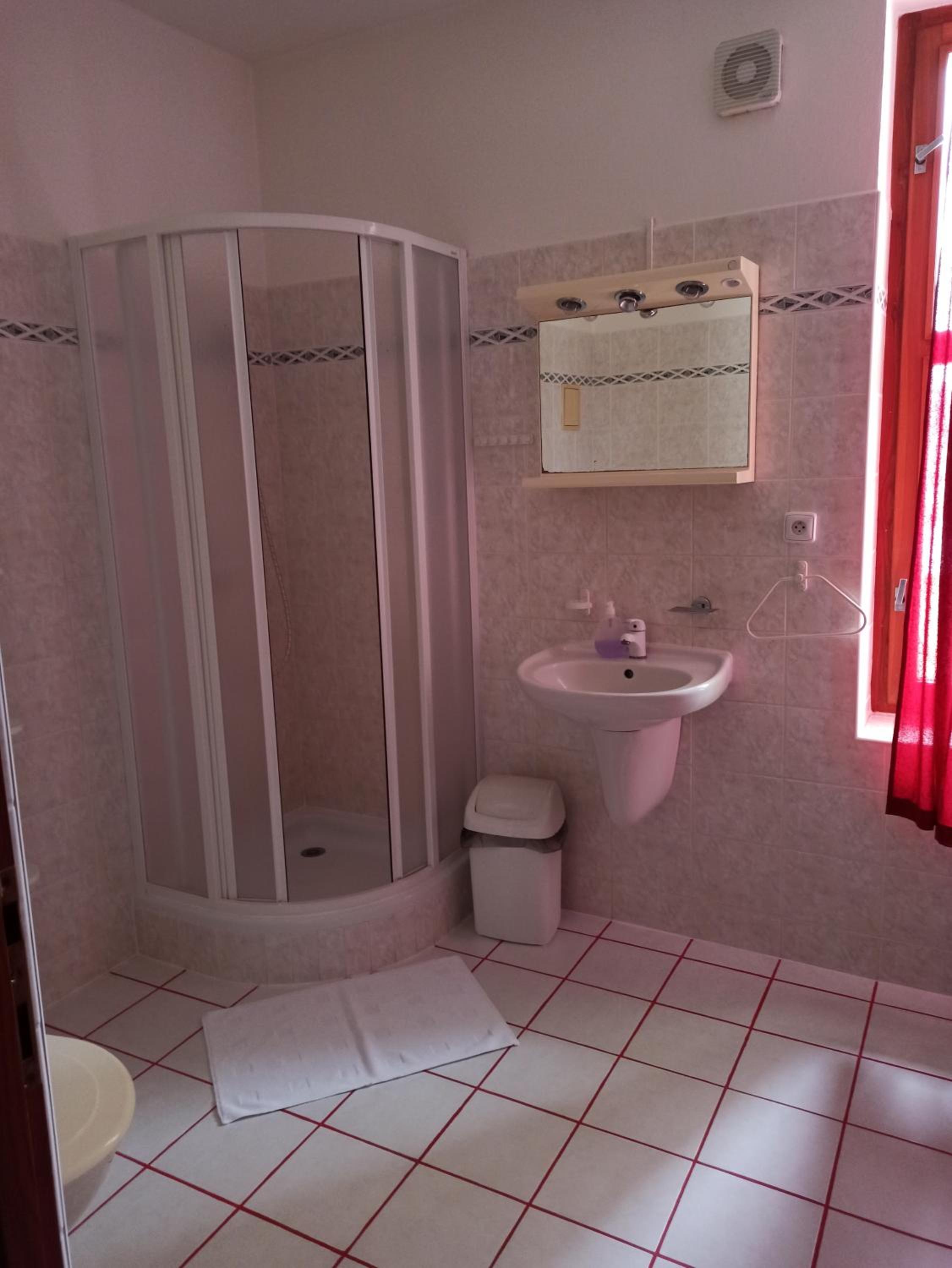 Twin Room with Bathroom photo 2