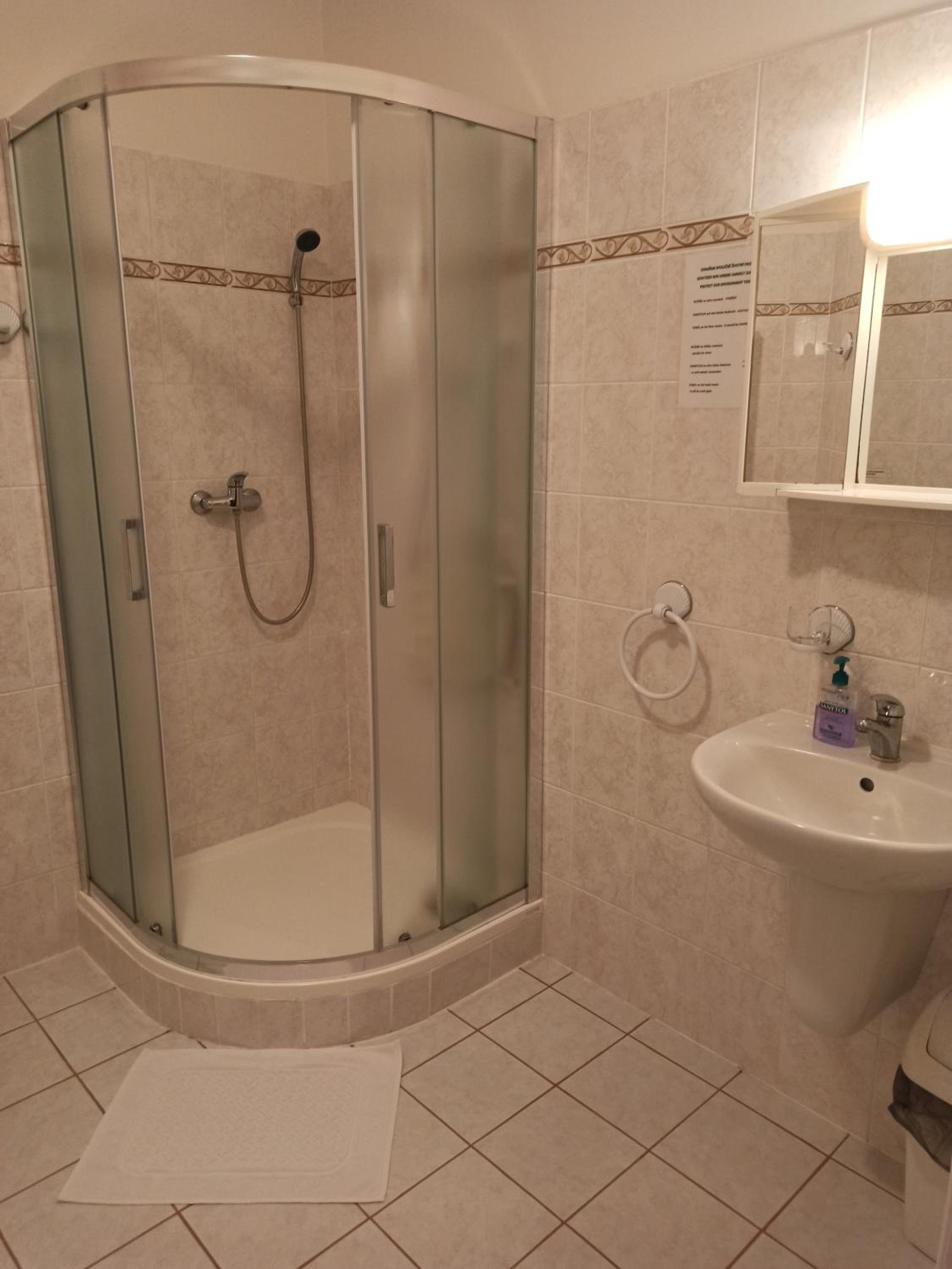 Twin Room with Bathroom photo 3