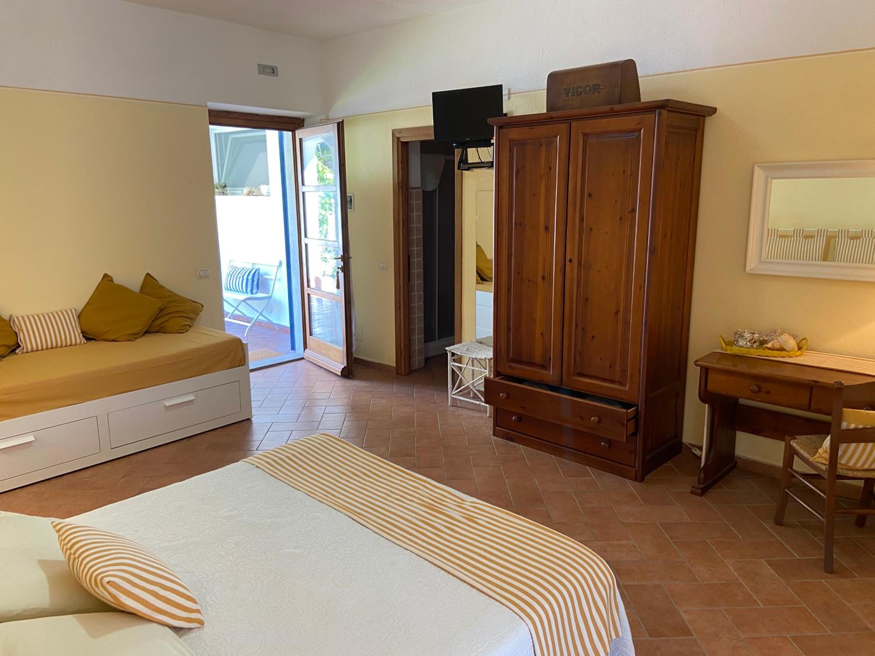 Large Double Room photo 1