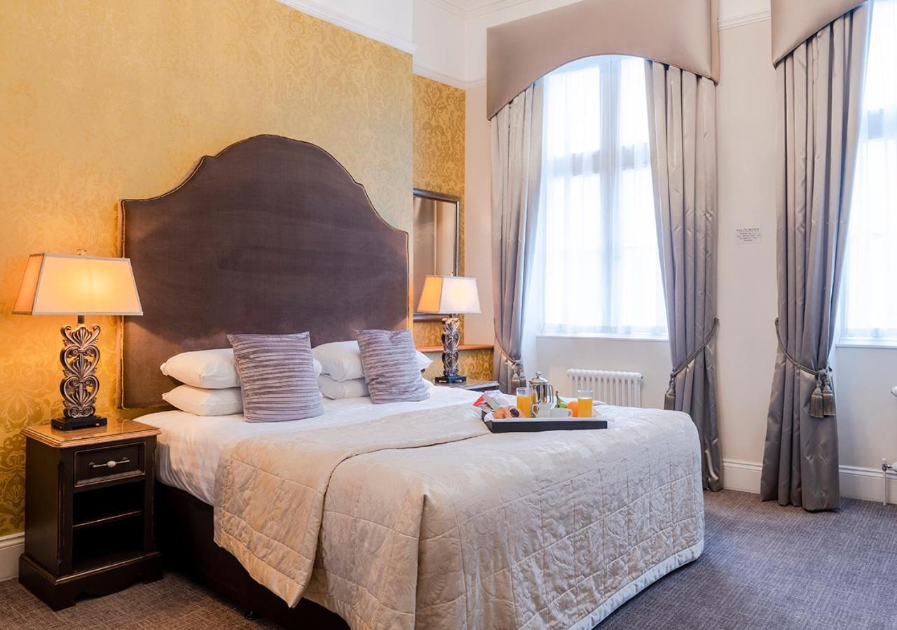 Feature Double Room - Photo 14