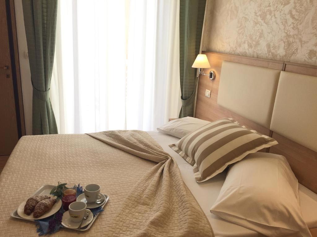 Standard Double or Twin Room photo 3