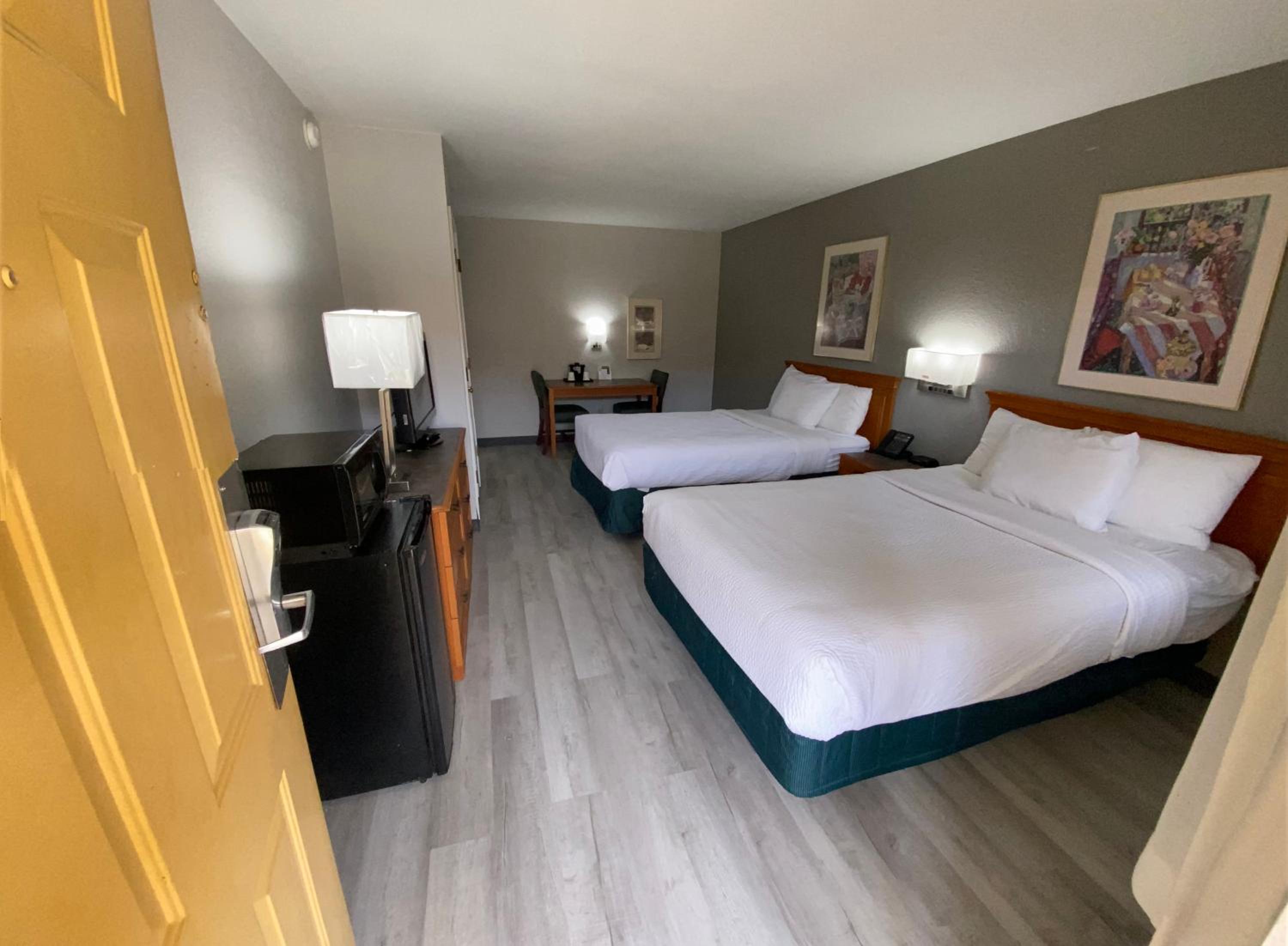 Double Room with Bathtub - Mobility/Hearing Accessible/Non-Smoking - Photo 3
