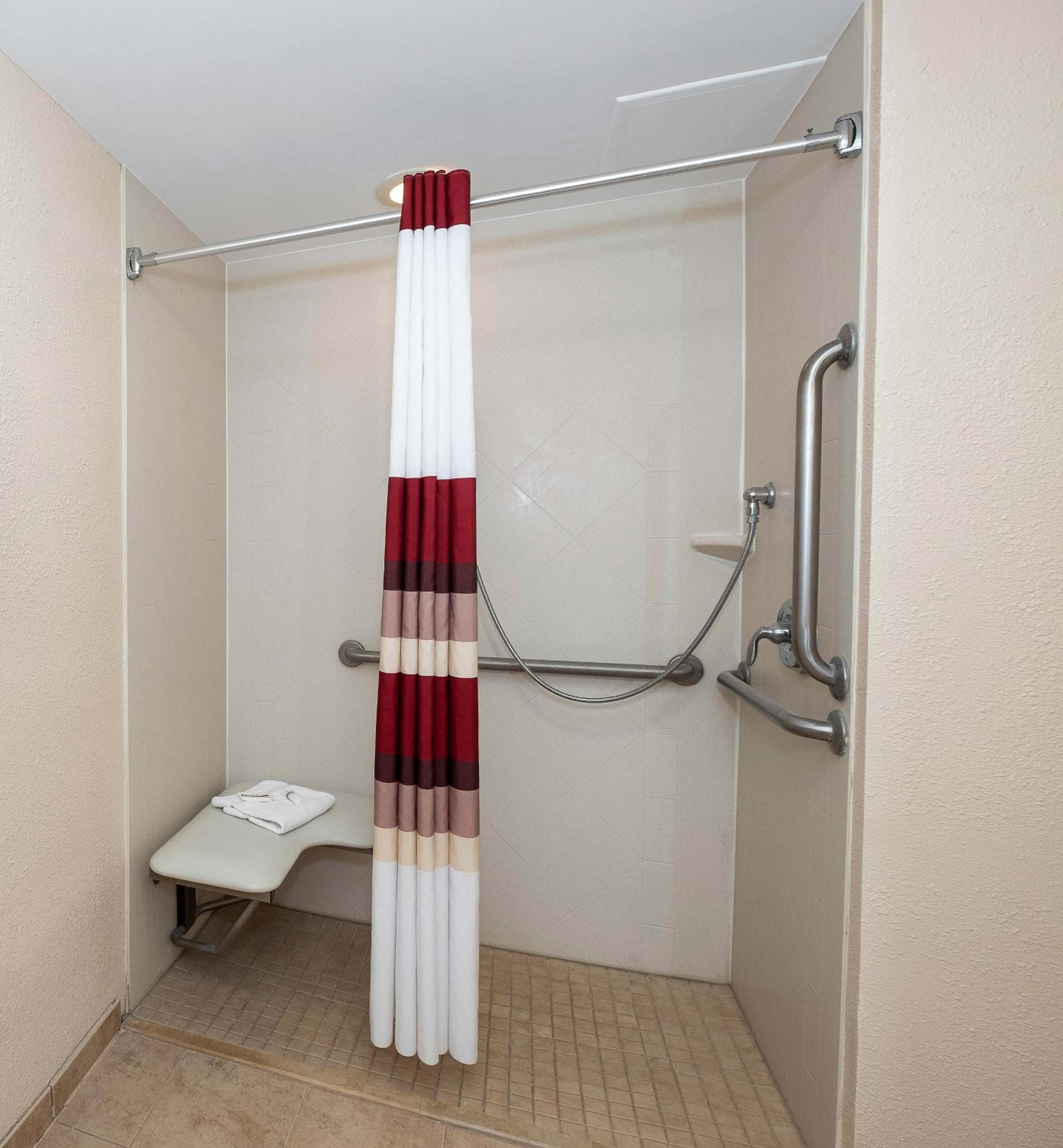 Deluxe King Room - Disability Access/Non-Smoking - Photo 4