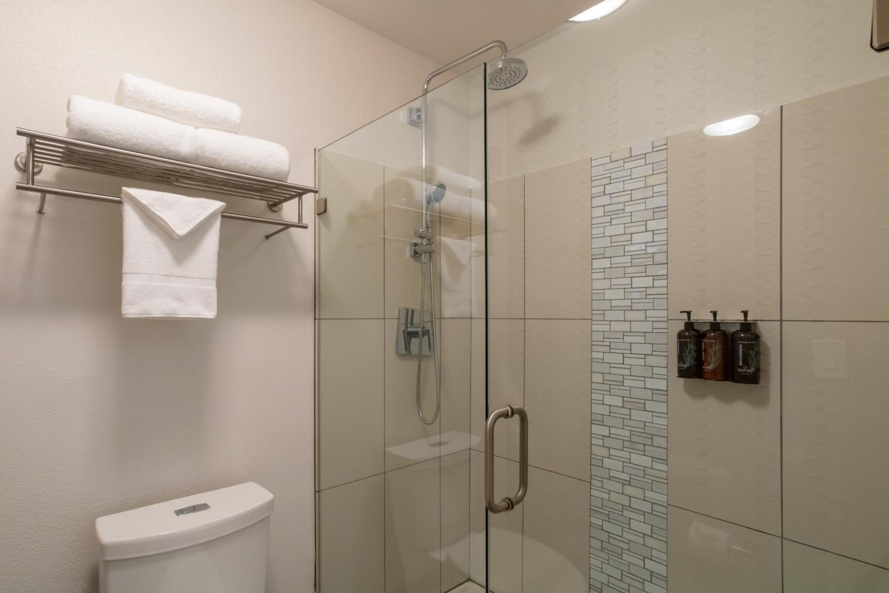 2 Queen Suite - Photo 2