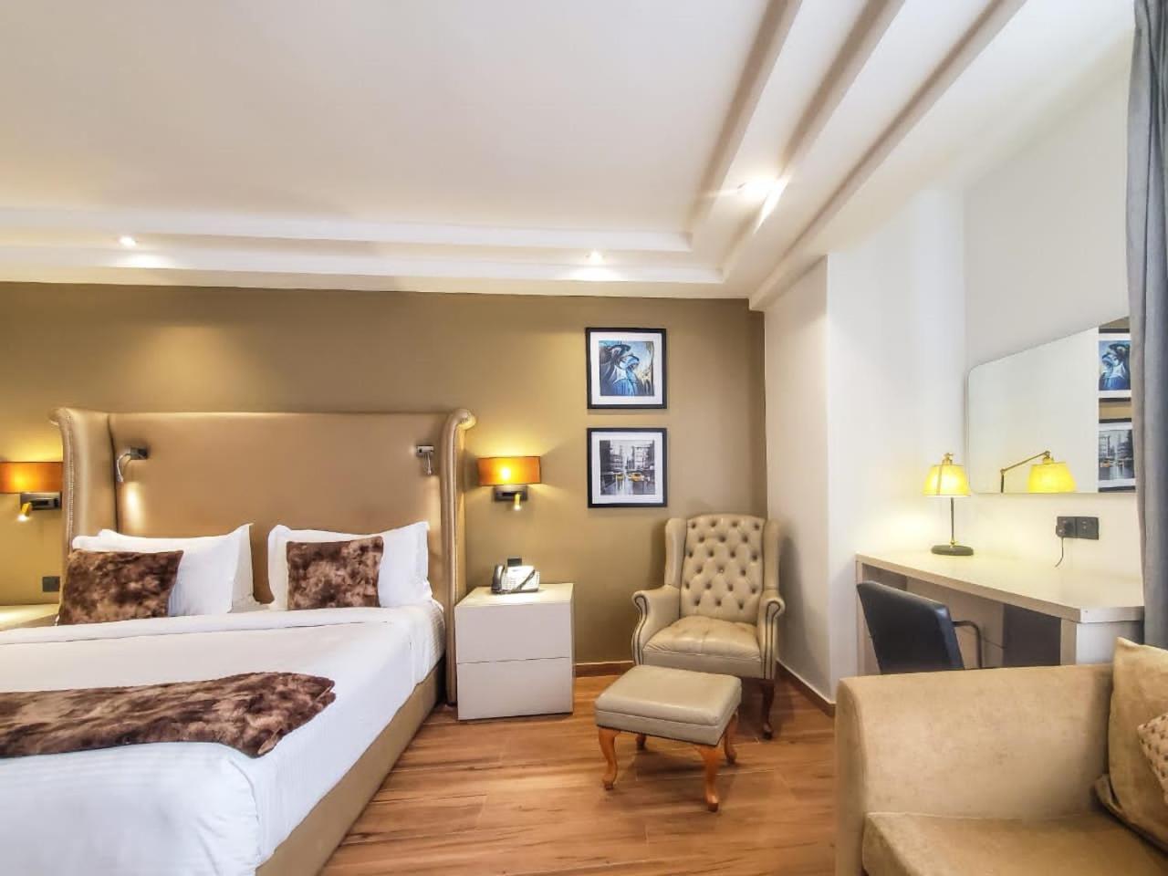 Deluxe King Room - Photo 1