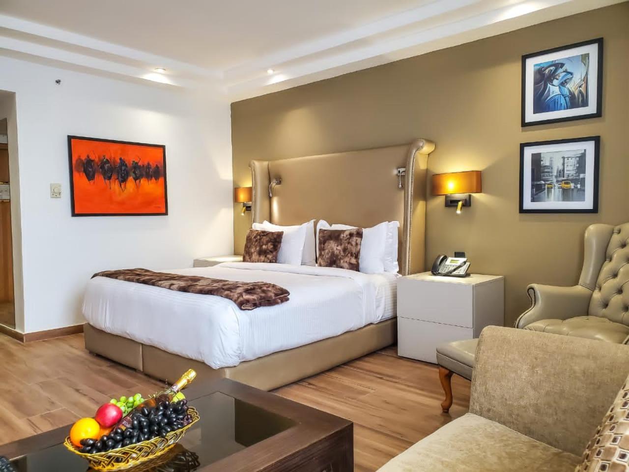 Deluxe King Room - Photo 3