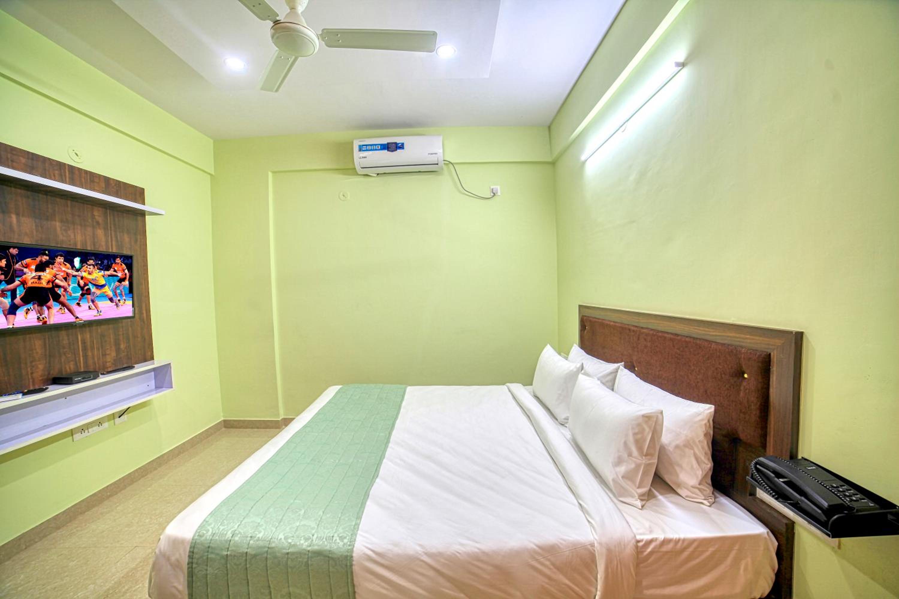 King Room With Two King Beds photo 1