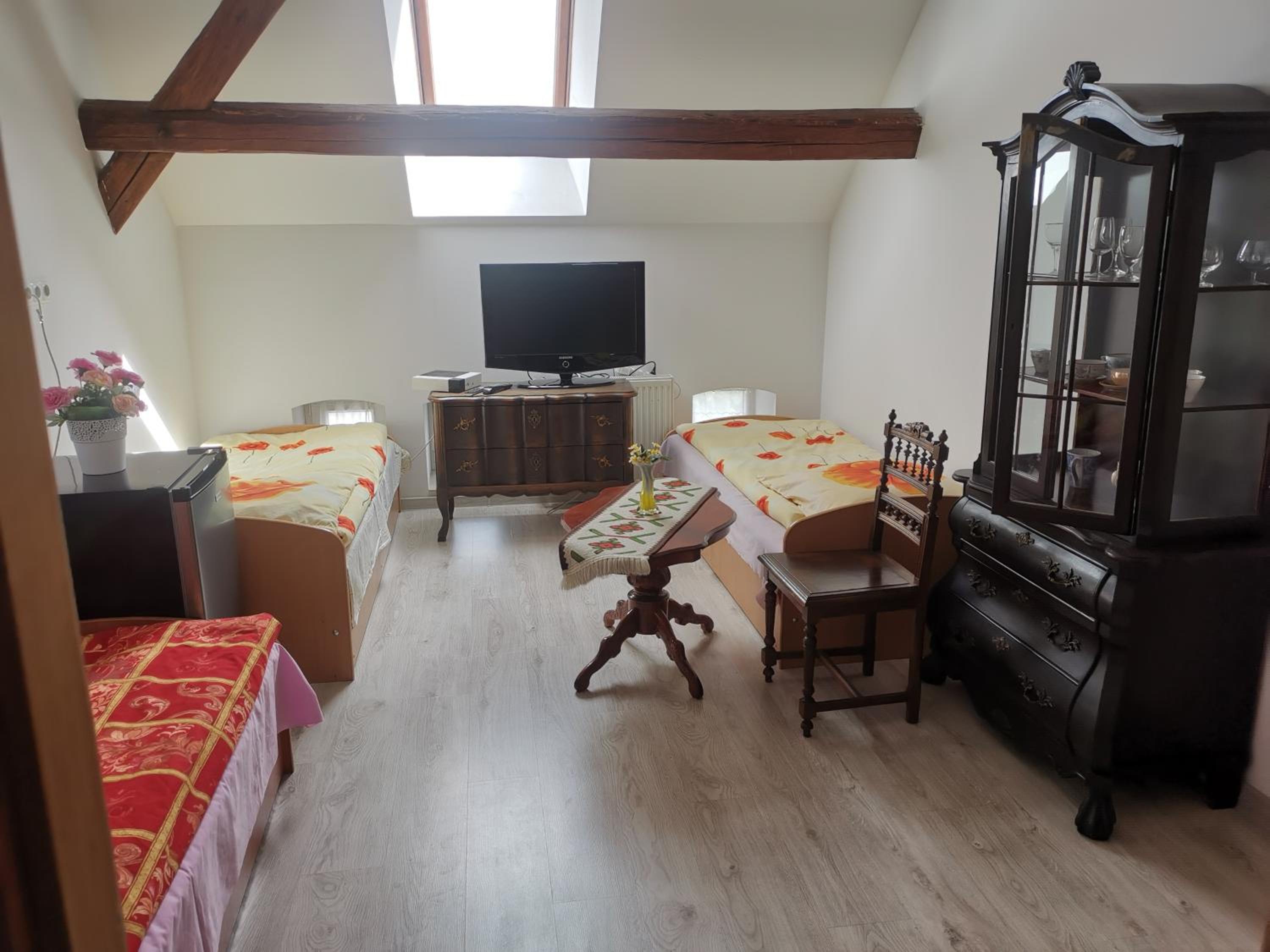 Triple Room with Private Bathroom - Photo 2