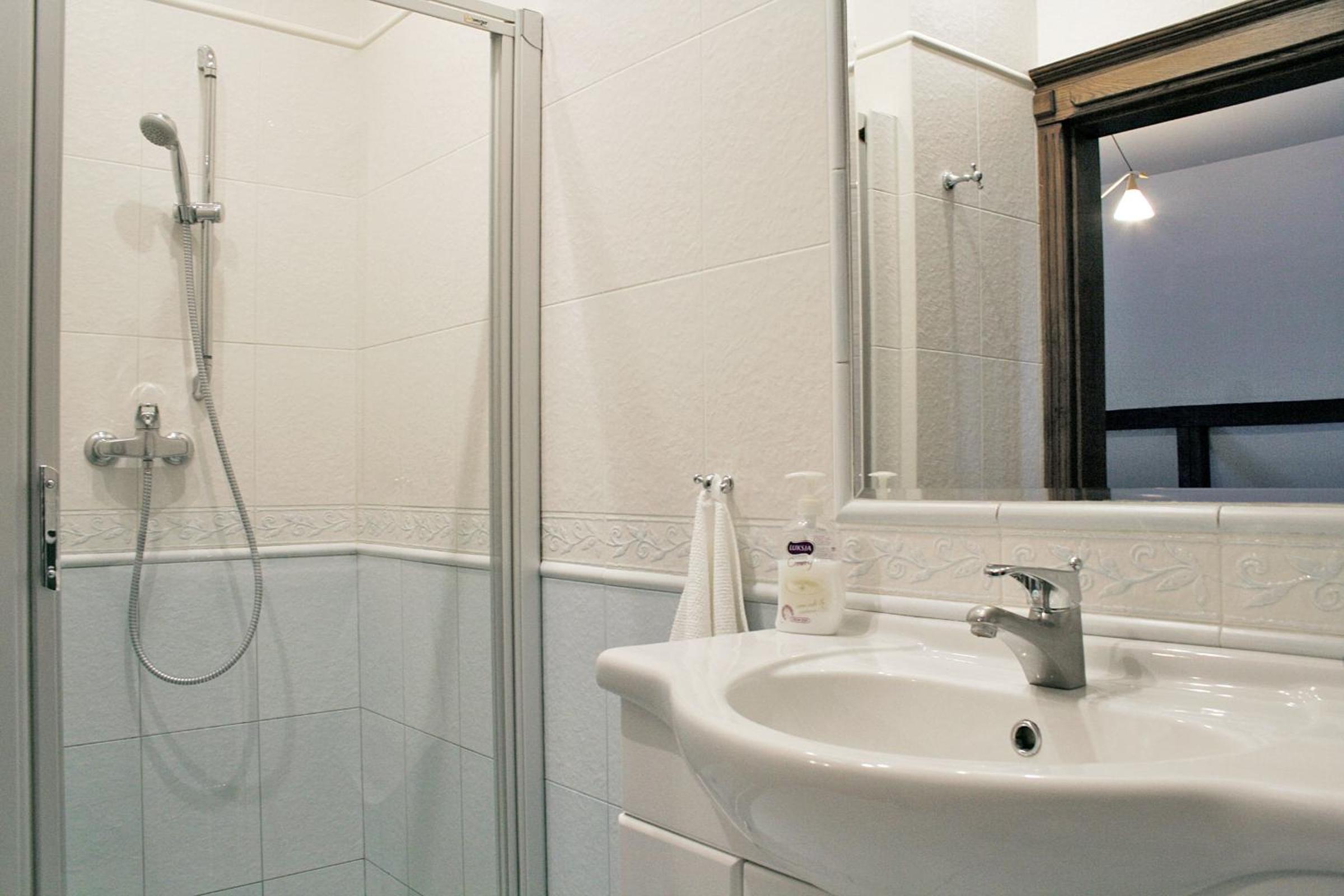Quadruple Room - Photo 6