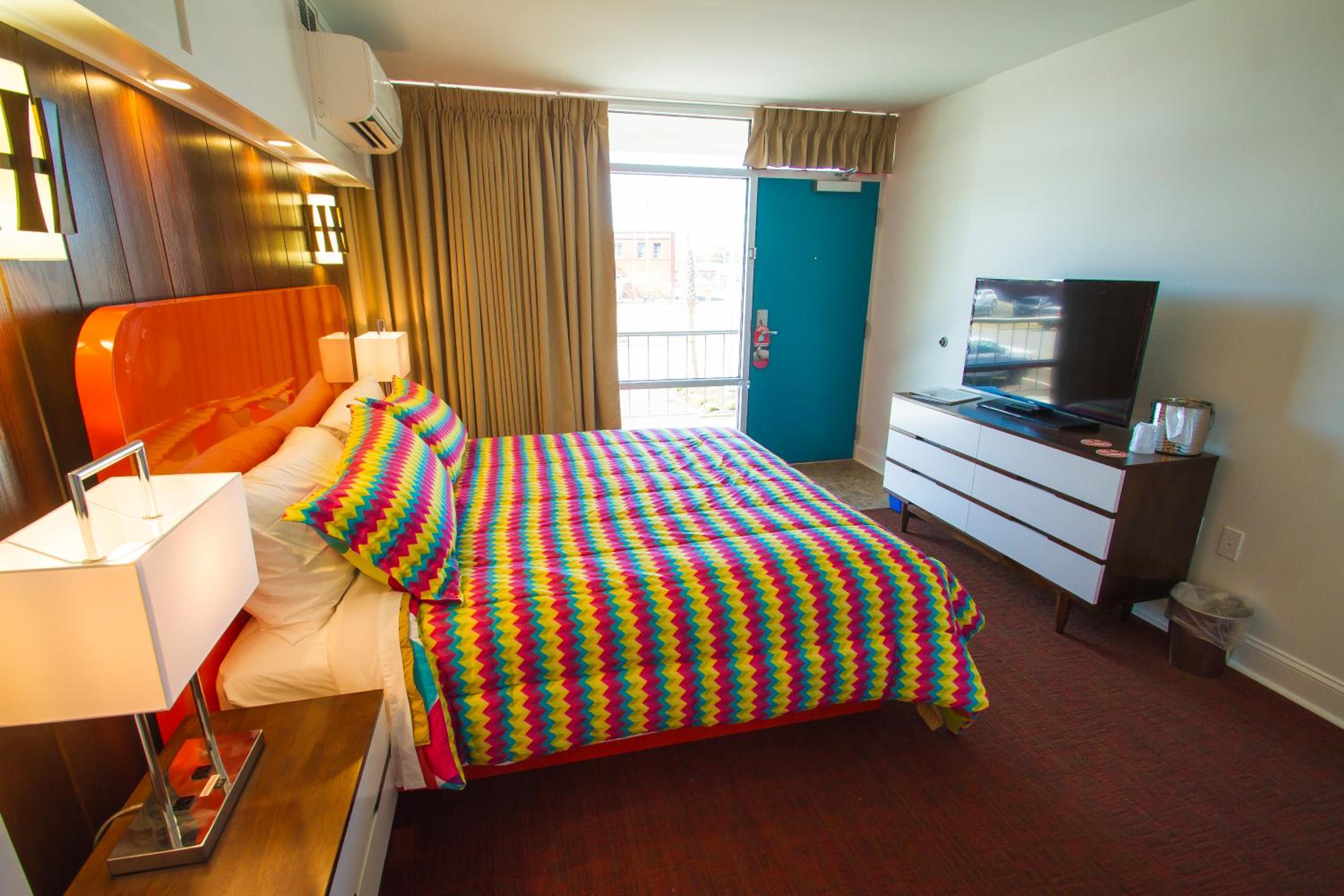 Standard King Room photo 1