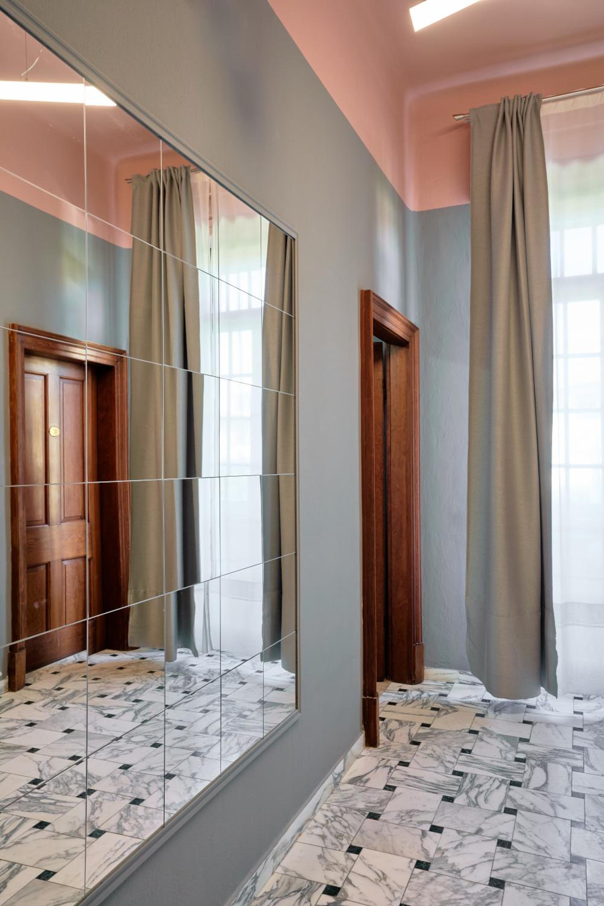 Deluxe Suite with Spa Bath - Photo 13