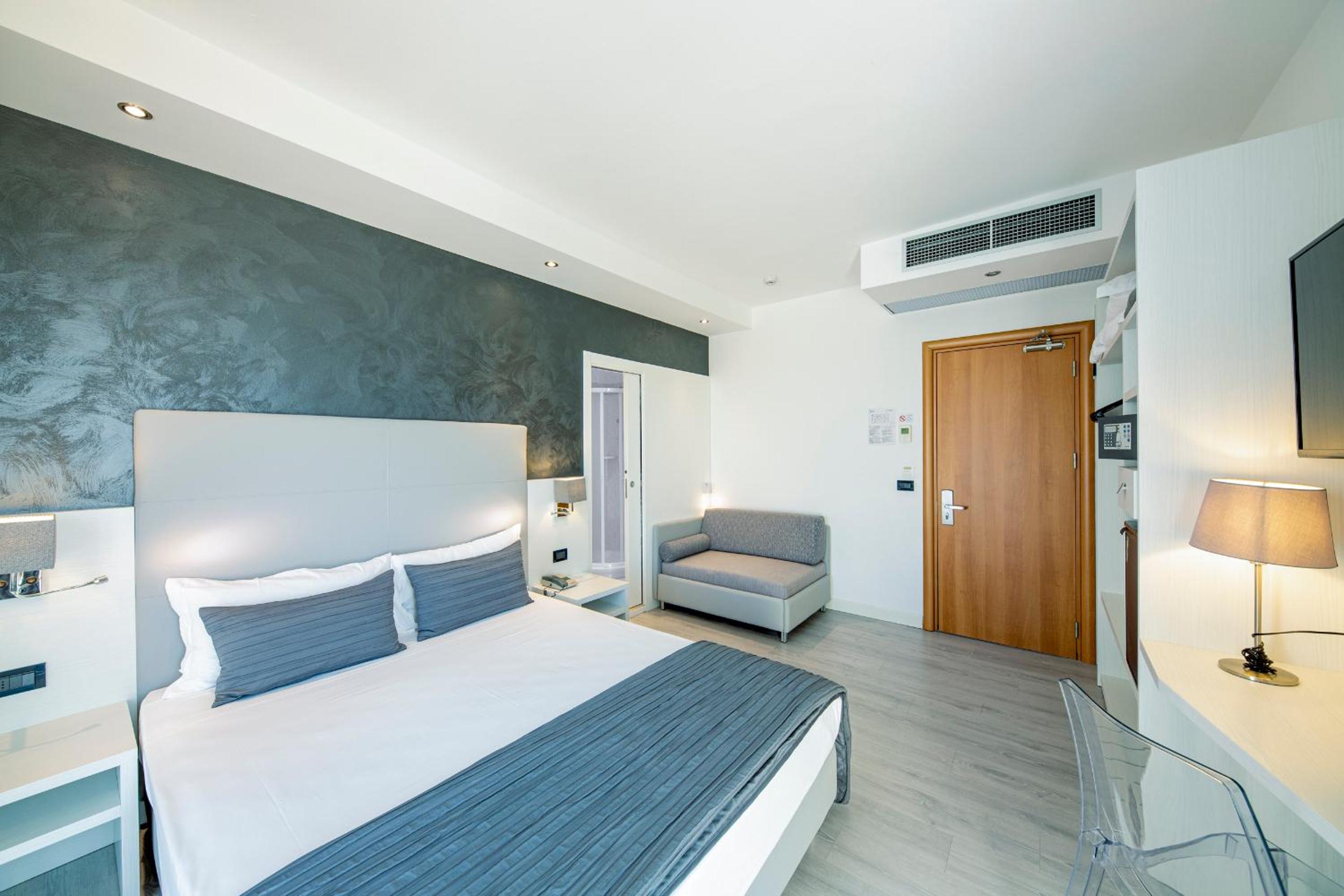 Superior Triple Room with Sea View photo 1