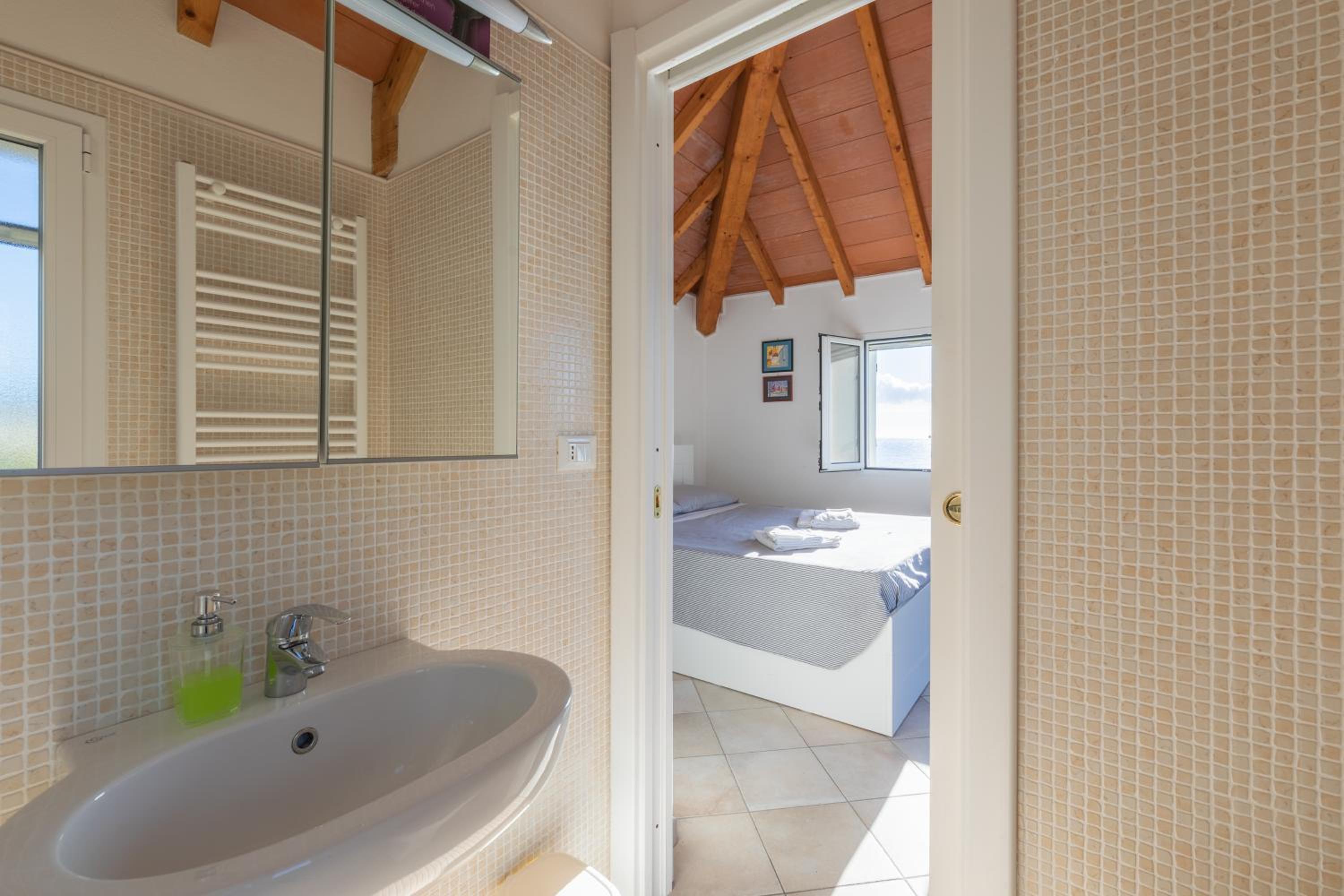 Apartment with Sea View - Photo 24