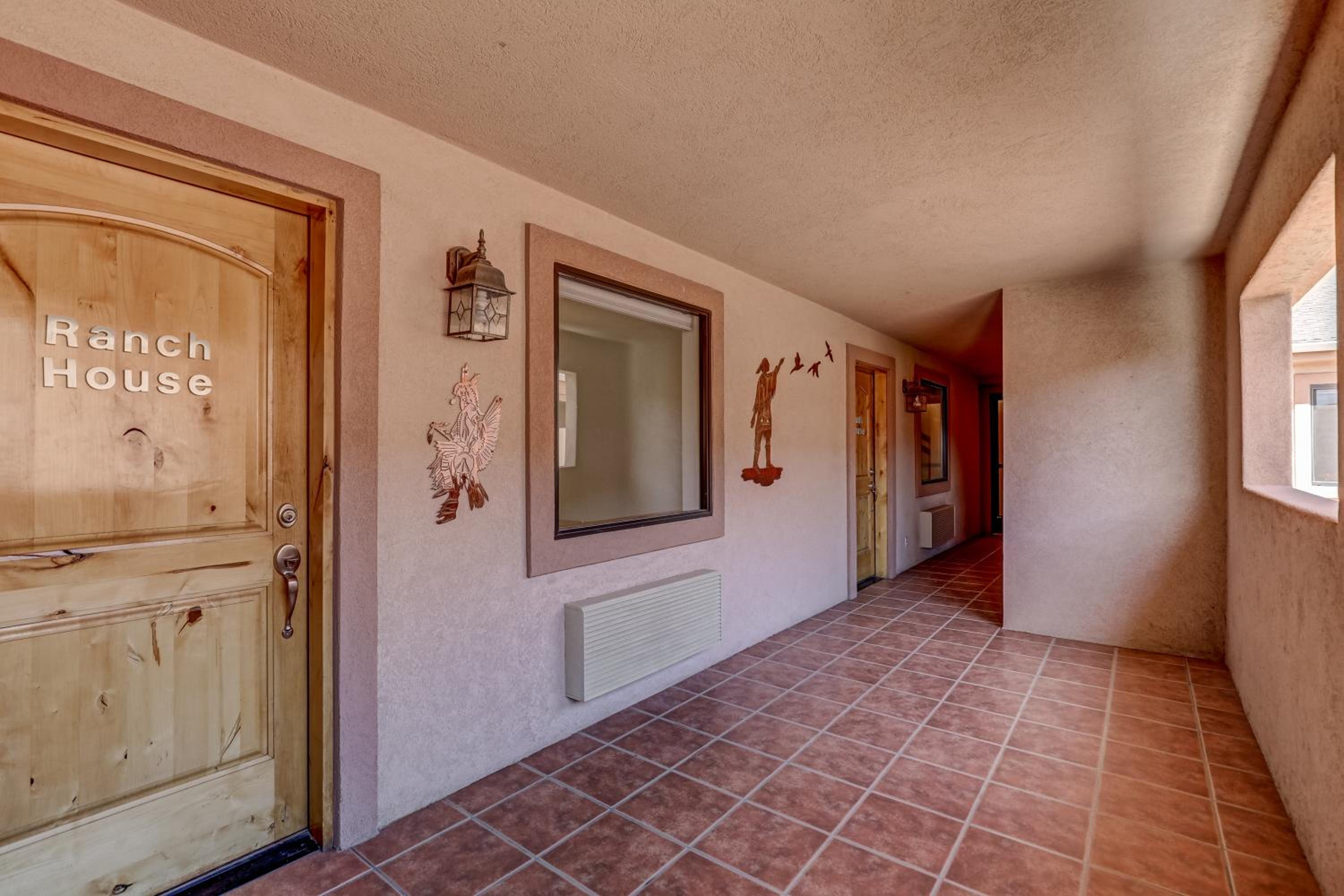 Deluxe Family Suite photo 3