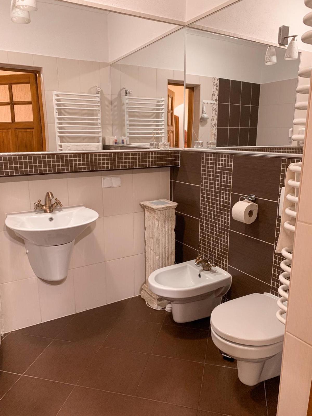 Double or Twin Room with Spa Bath - Photo 2