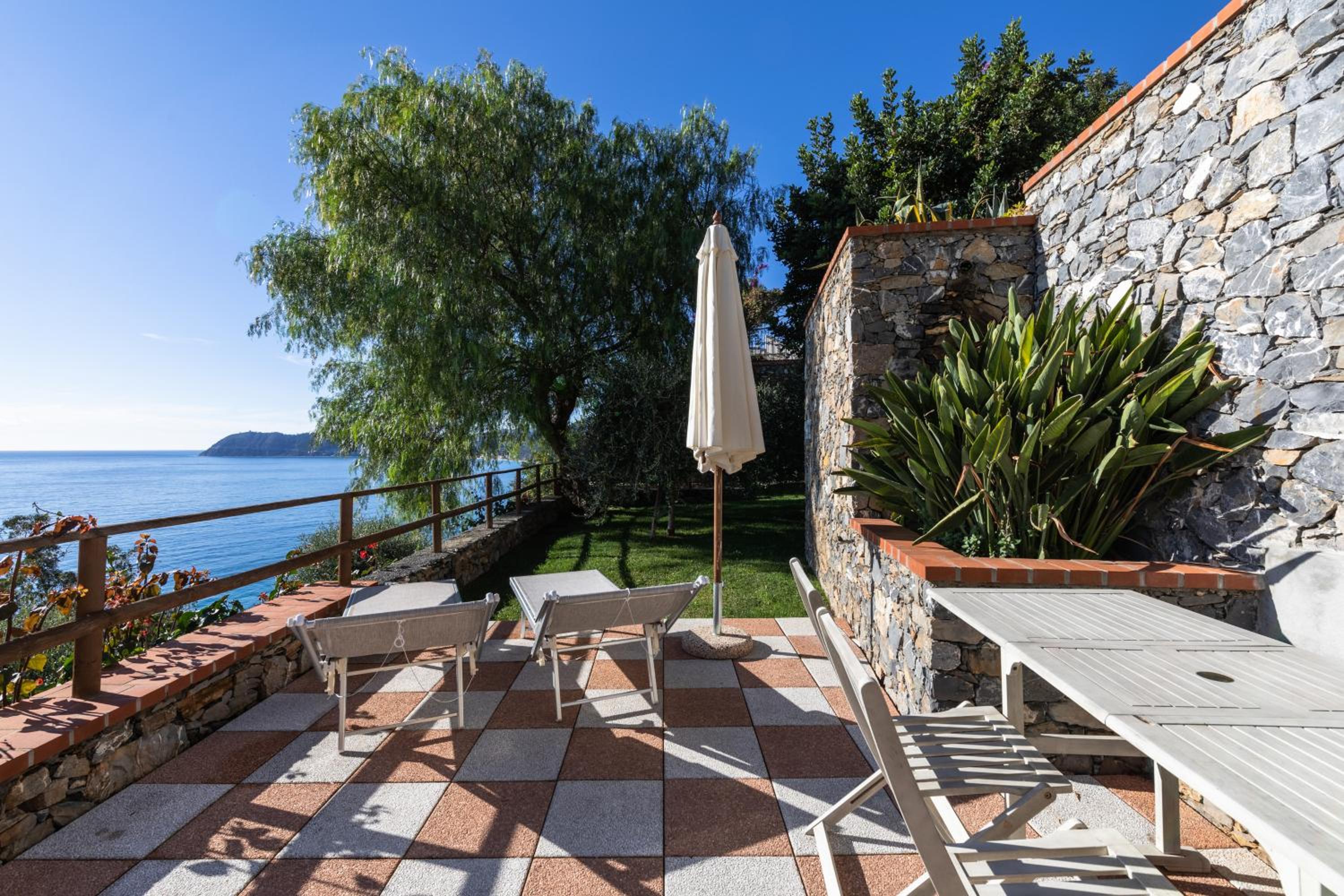 Apartment with Sea View - Photo 16